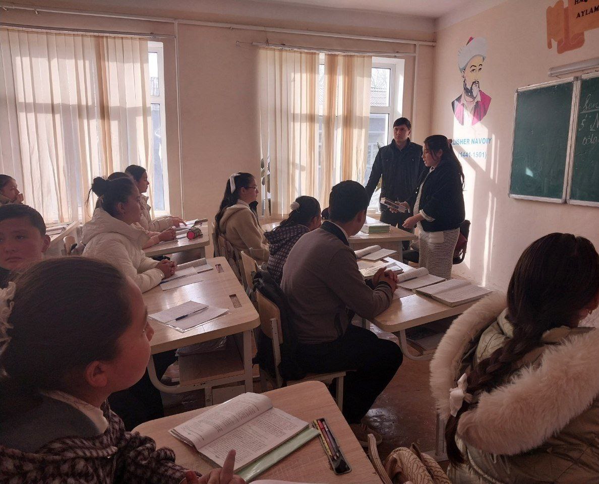 "Jadid adabiyotining tarixi "nomi ostida 10 -maktabning 10-sinf oʻquvchilari ishtirokida davra suhbati tashkil qilindi.