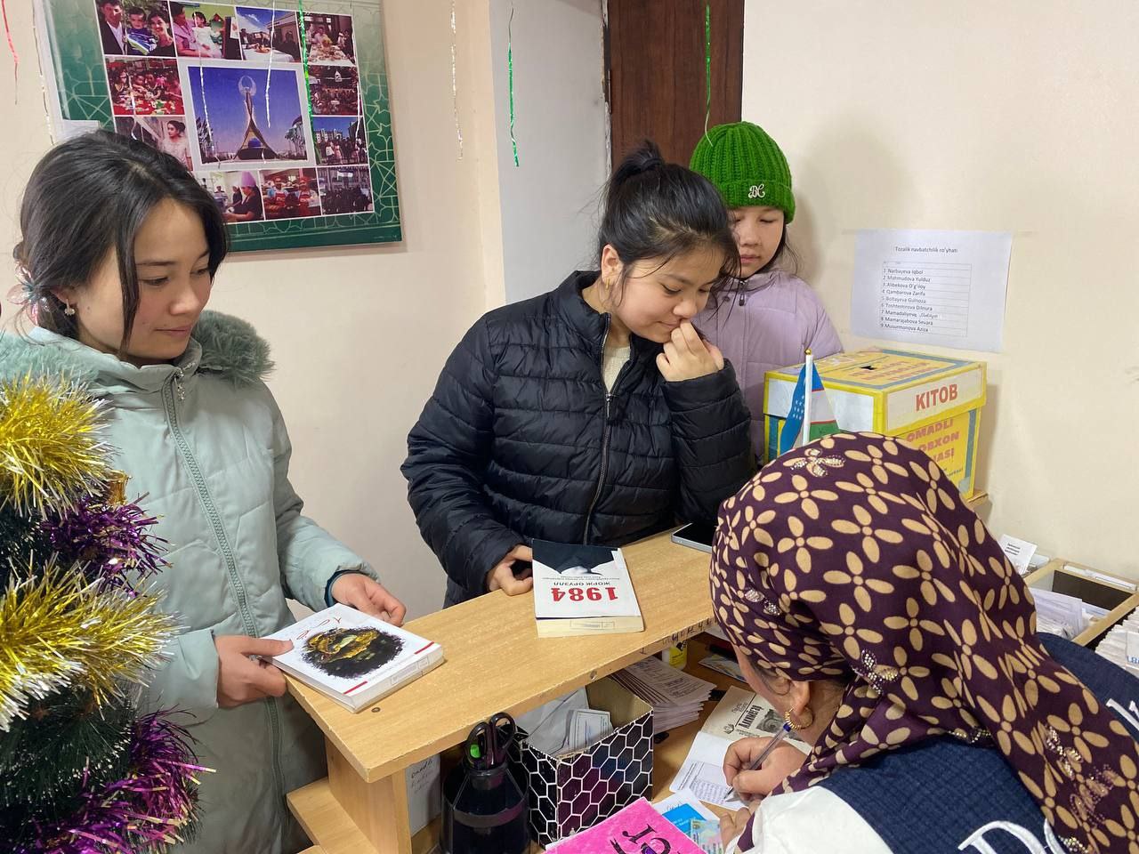 AKM xodimlari tomonidan kitobxonlar uchun xizmat koʻrsatish doimgidek davom etmoqda.