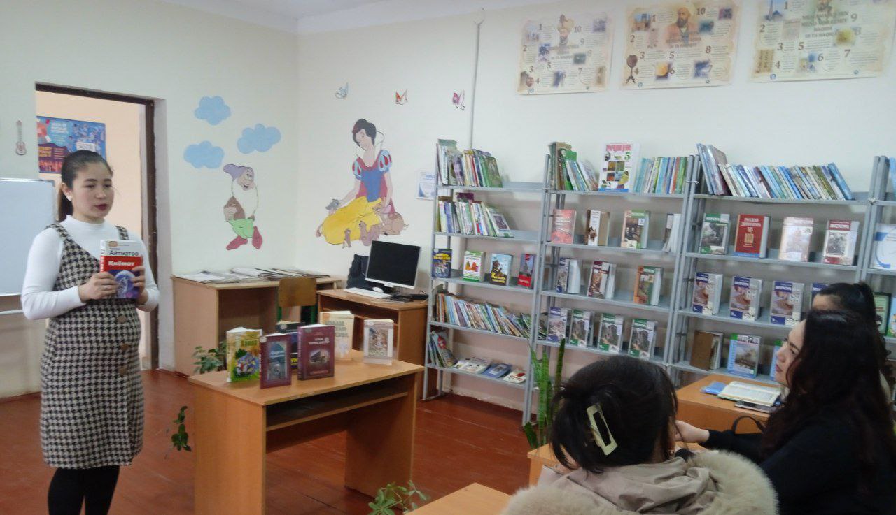 Kitobxon ota va ona millat tayanchi" shiori ostida 14-umumiy oʻrta taʼlim maktabining faol kitobxon ota va ona hamda farzandlari ishtirokida davra suhbati tashkil etildi.