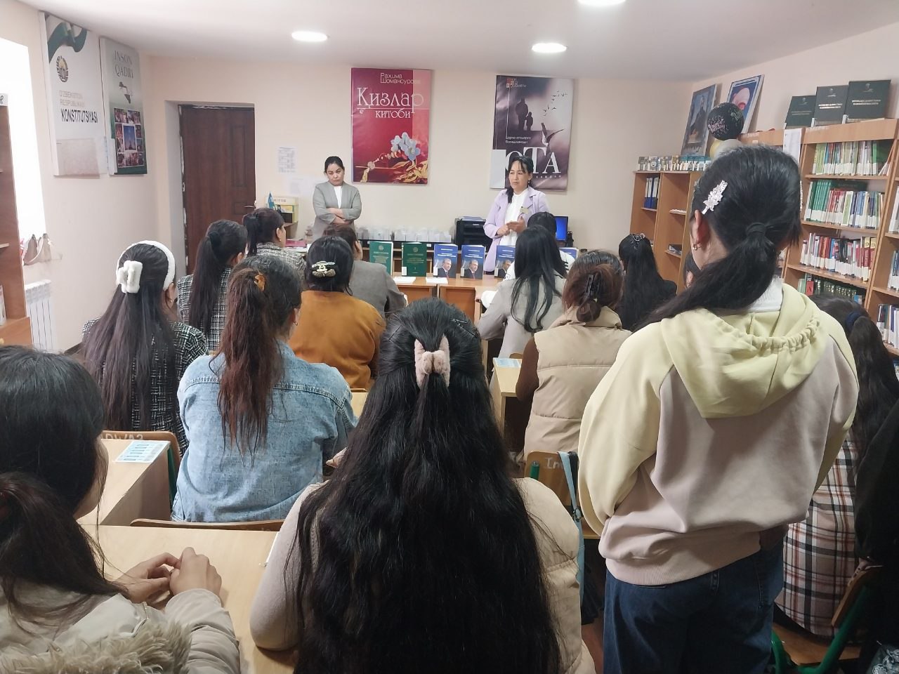 "  Inson huquqlarni ta'minlash bosh maqsadimiz " nomli davra suhbati tashkil etildi.