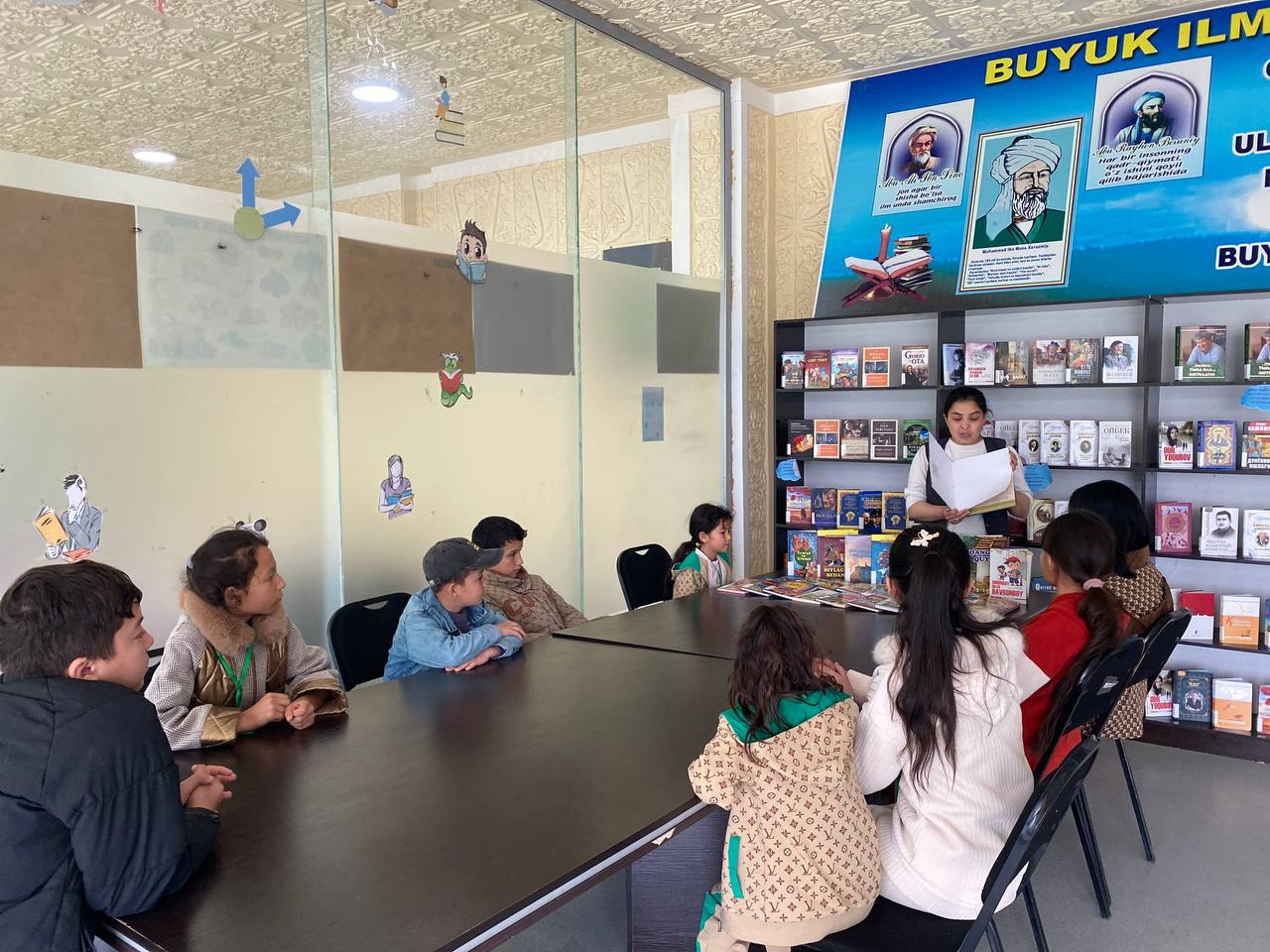 “Ertaklar yaxshilikka yetaklar” nomli kitoblar ko’rgazmasi va davra suhbati tashkil etildi.