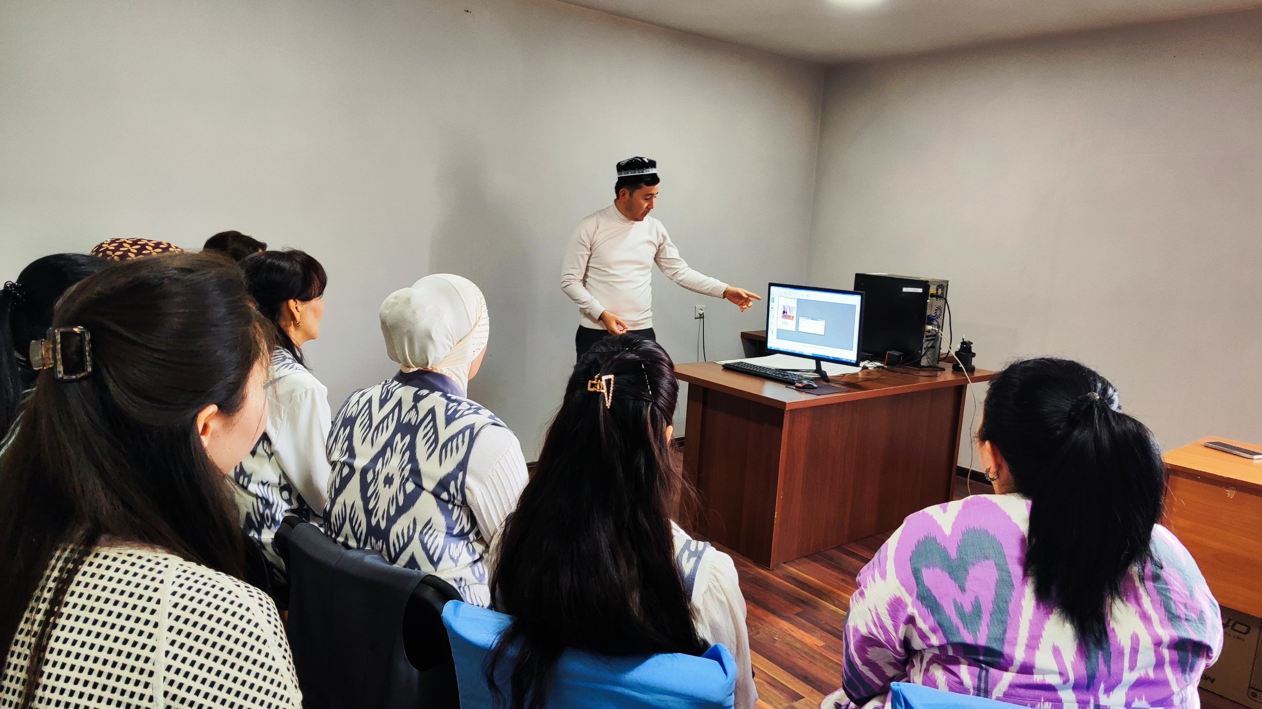 TAKM xodimlari uchun kompyuter savodxonligini oshirish maqsadida navbatdagi seminar tashkil qilindi.