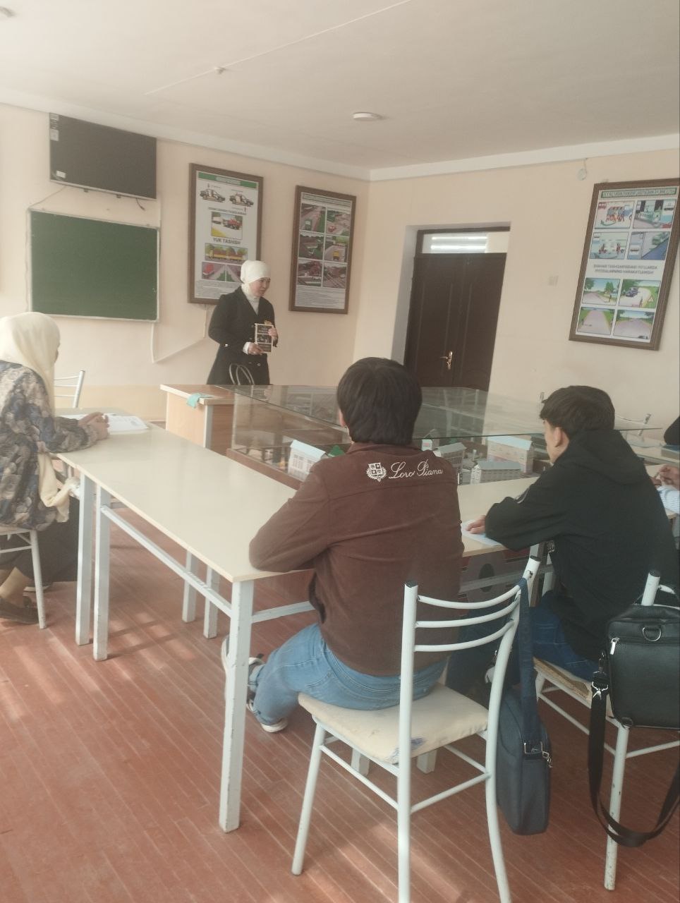 ʼʼBir asar tarixiʼʼ nomli davra suhbati tashkil etildi.