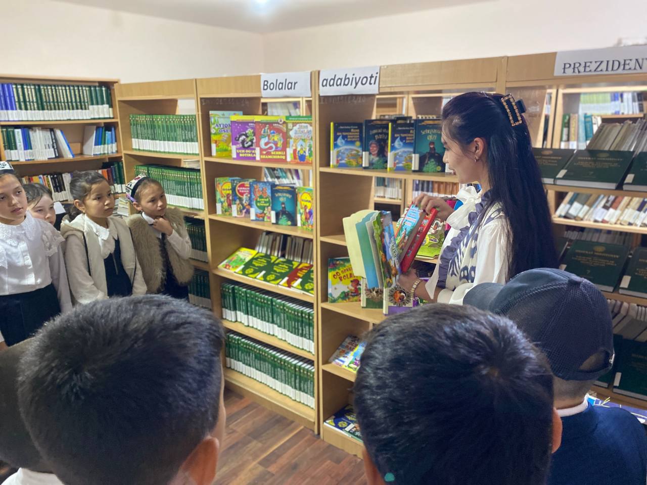 “Bolalar adabiyoti” ko’rgazmasi tashkil qilindi.