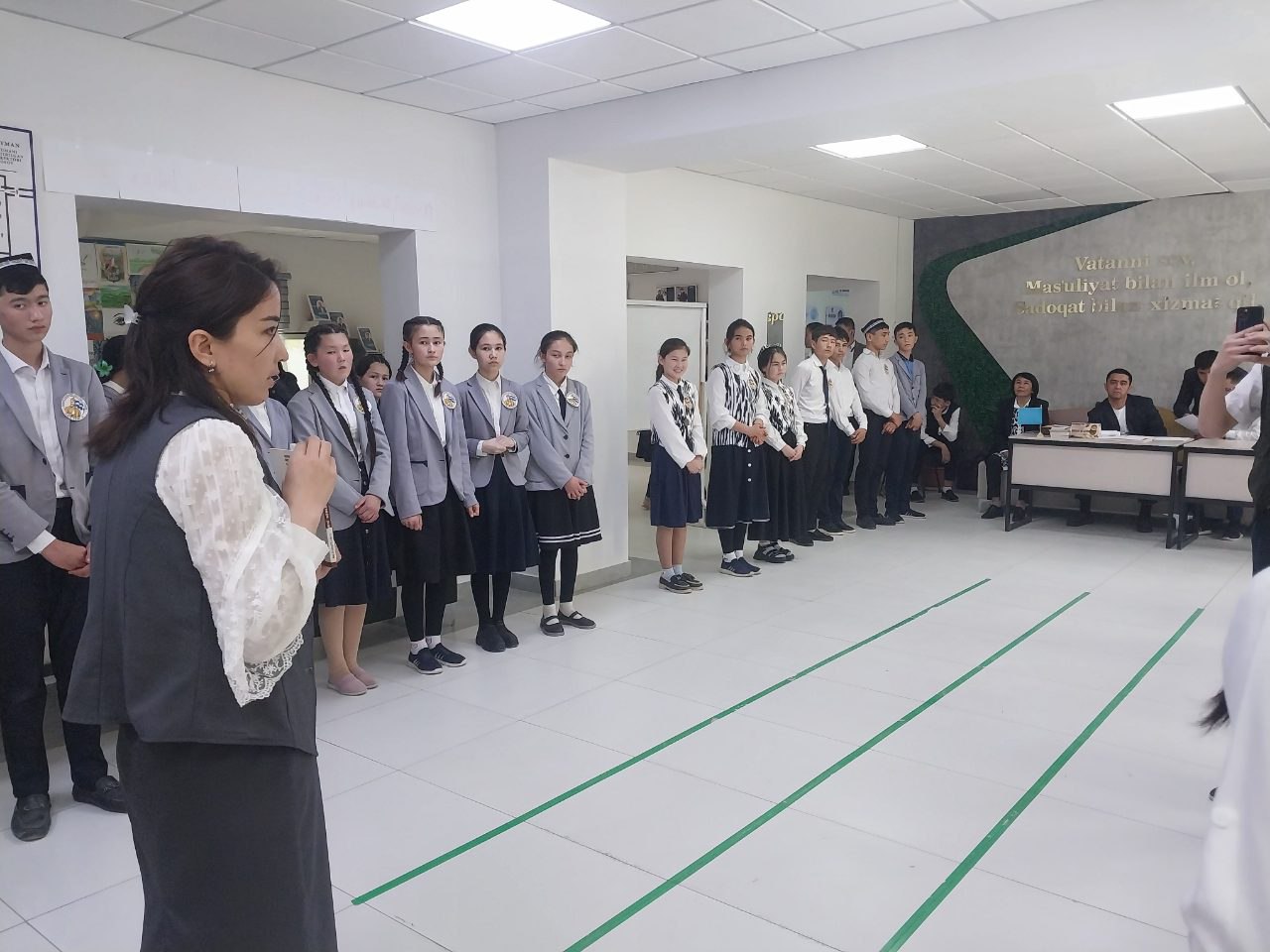 "Amir Temur-buyuk sohibqiron" mavzusida 8-sinflar o'rtasida bellashuv tadbiri bòlib o‘tdi.