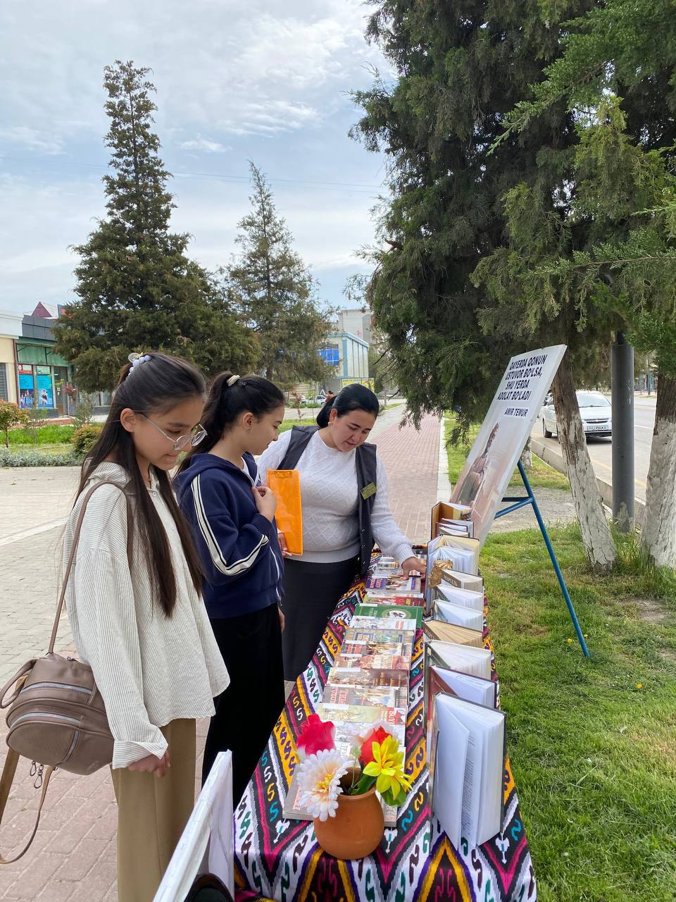 "Menkim, Sohibqiron-Jahongir Temur" nomli kitoblar  ko'rgazma tashkil qilindi.