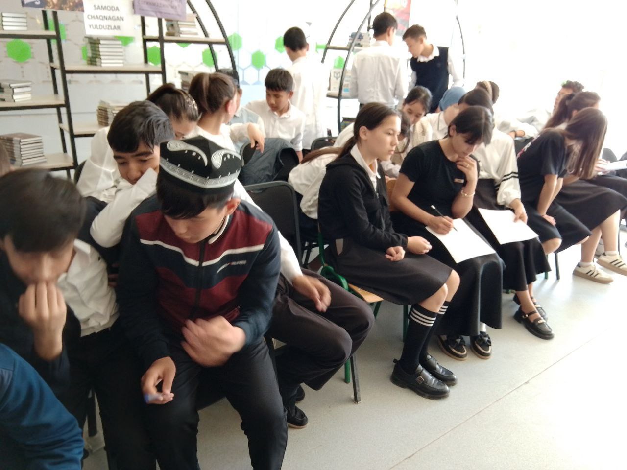 "Samoda chaqnagan yulduzlar" shiori ostidagi davra suhbati oʻtkazildi.