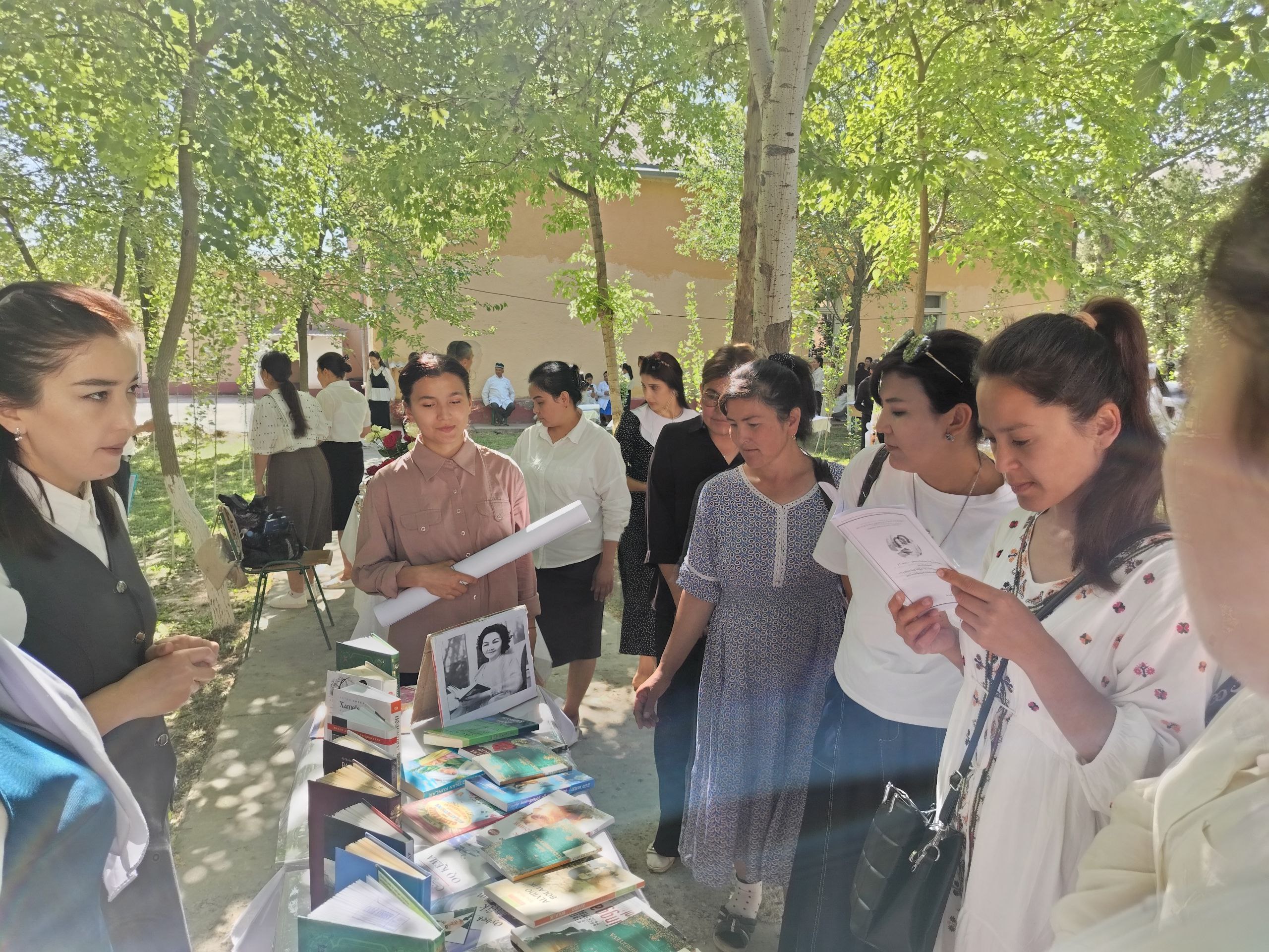 "El-yurt hurmatidagi shoira" nomli davra suhbati bo'lib o'tdi.