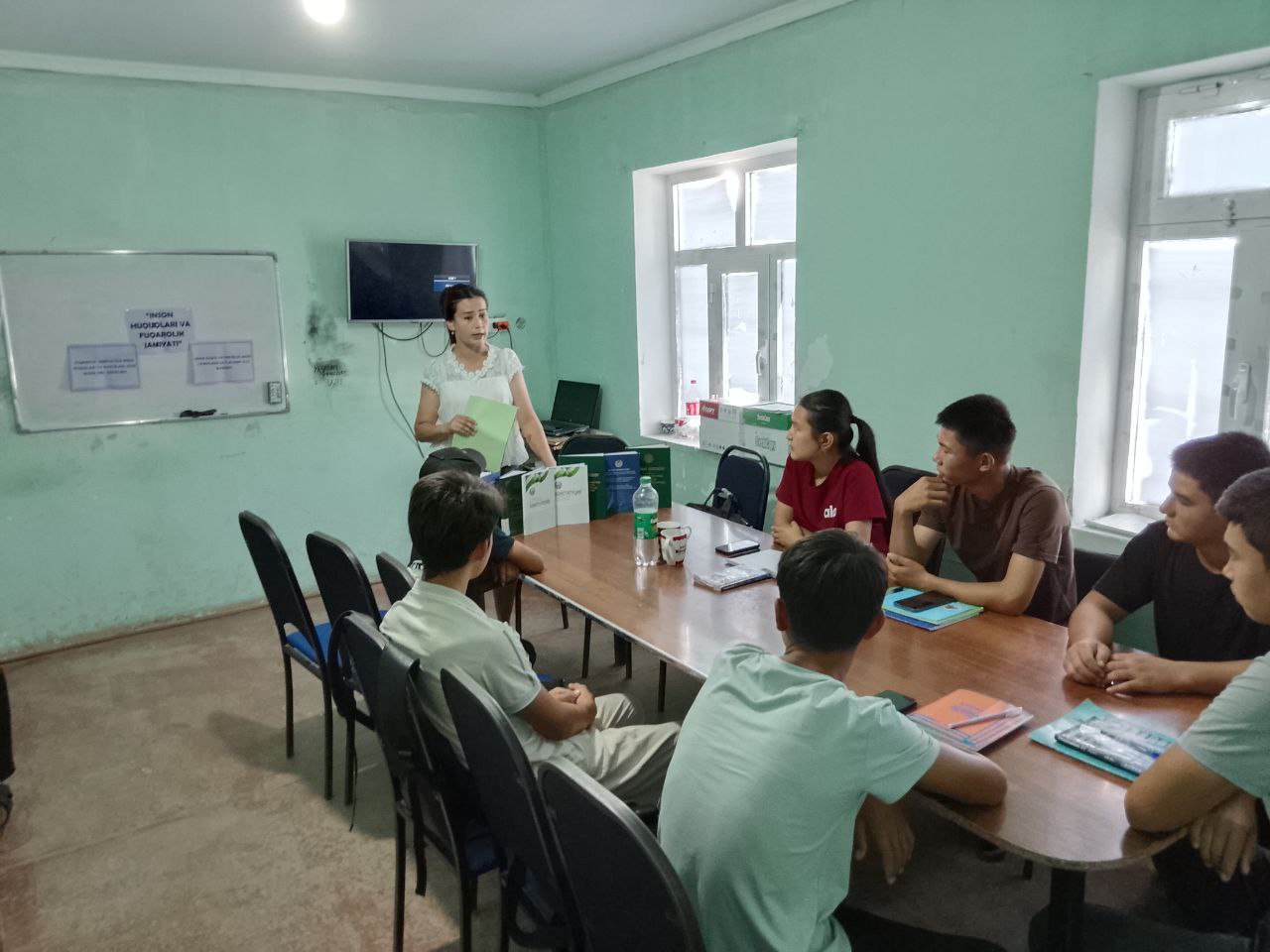 "Inson huquqlari va fuqarolik jamiyati" mavzusida davra suhbati oʻtkazildi.