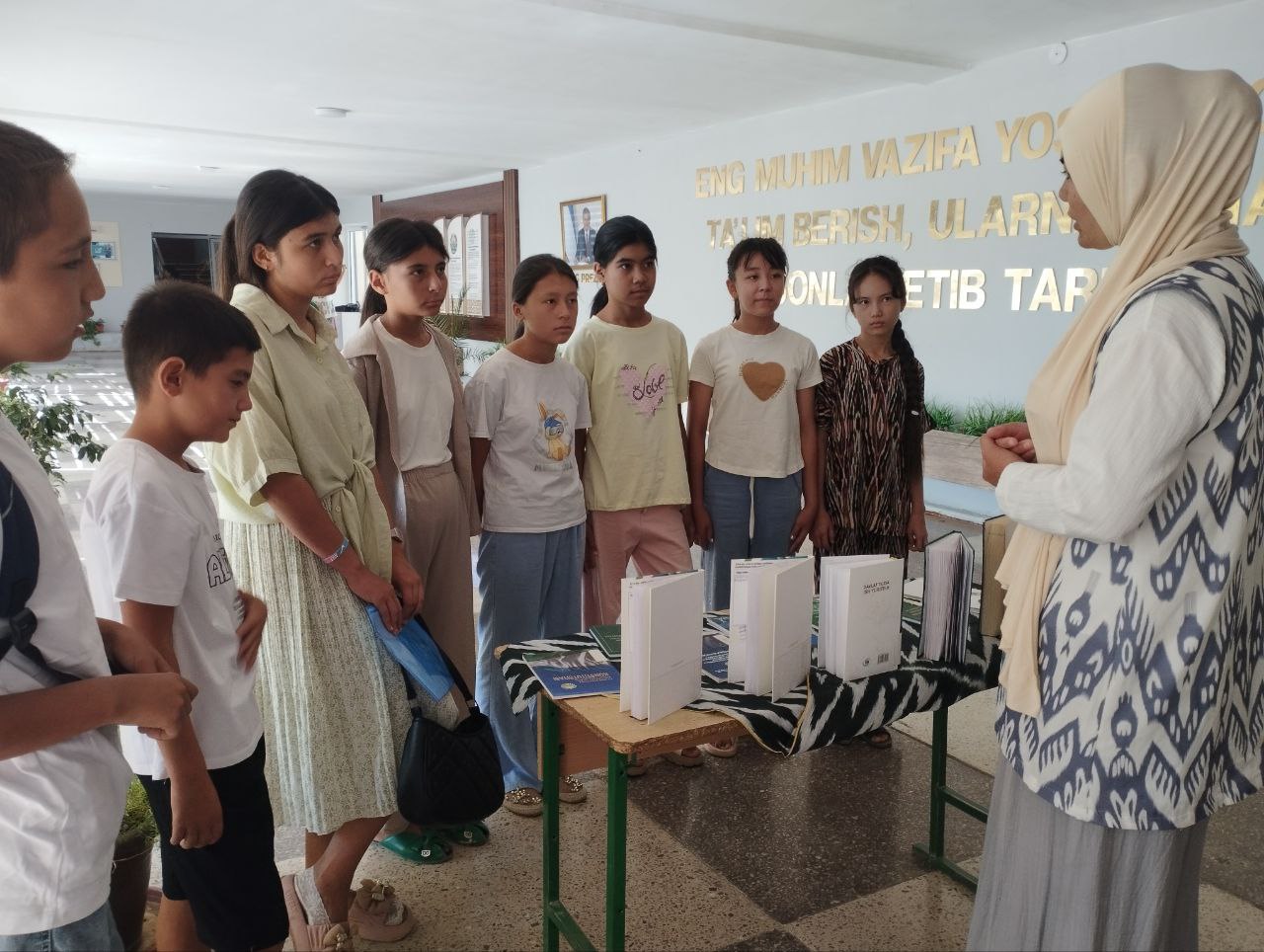 "Siyosiy bilim-mustahkam vatan" nomli siyosiy adabiyotlar koʻrgazmasi tashkil etildi.