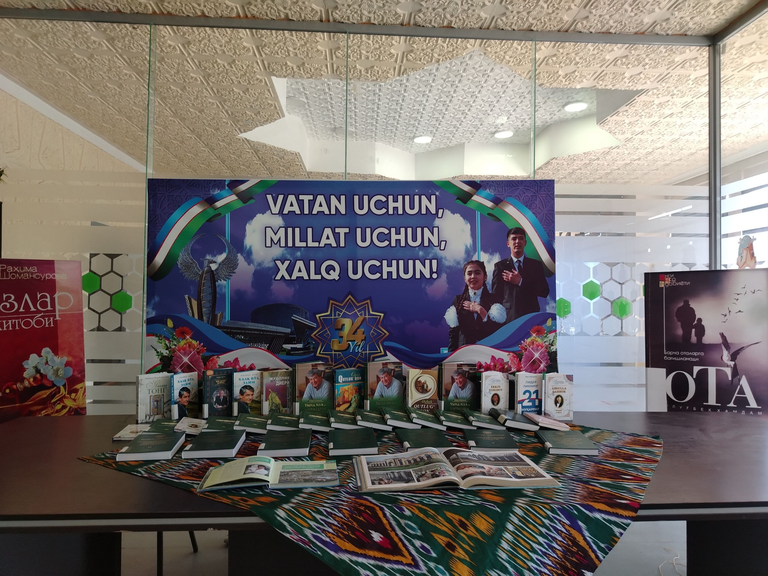 " Vatan uchun, Millat uchun, Xalq uchun" shiori ostida kitoblar  ko'rgazmasi tashkil qilindi.