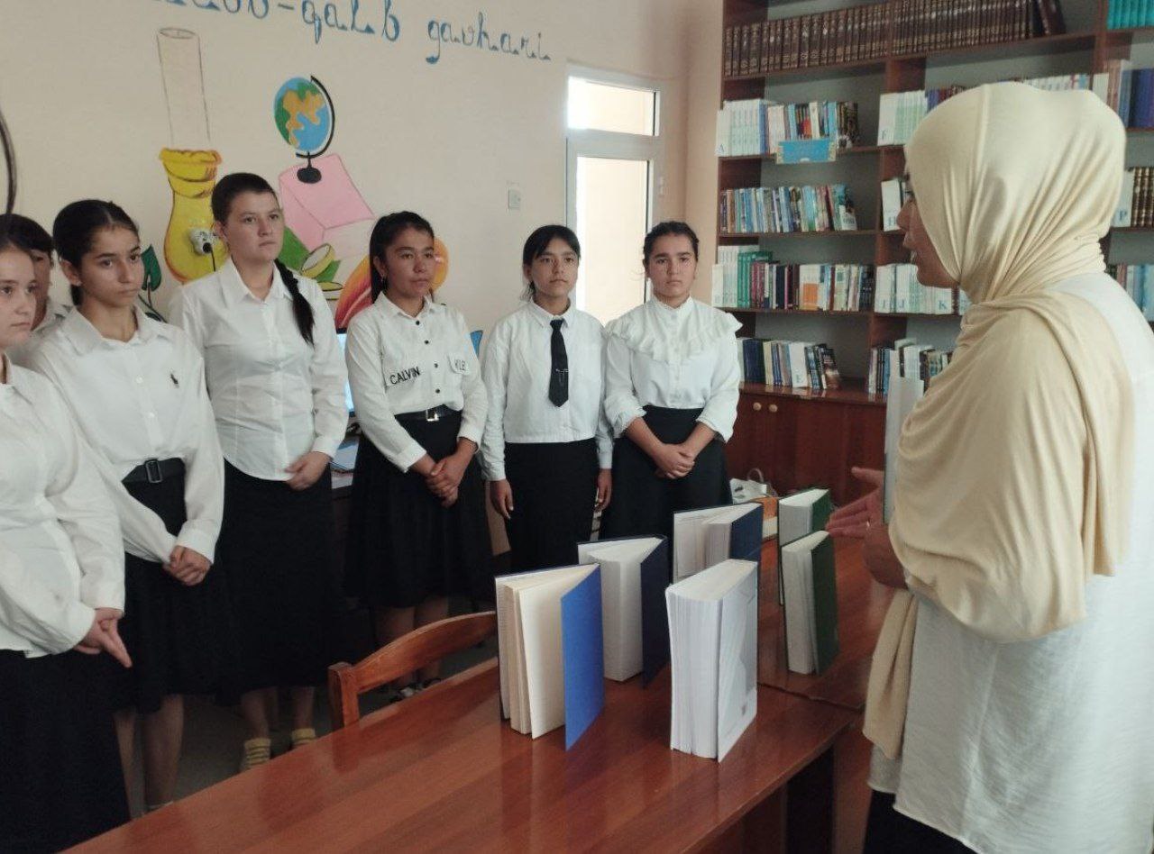 "Siyosiy bilim kelajak poydevori" nomli siyosiy adabiyotlar koʻrgazmasi tashkil etildi.