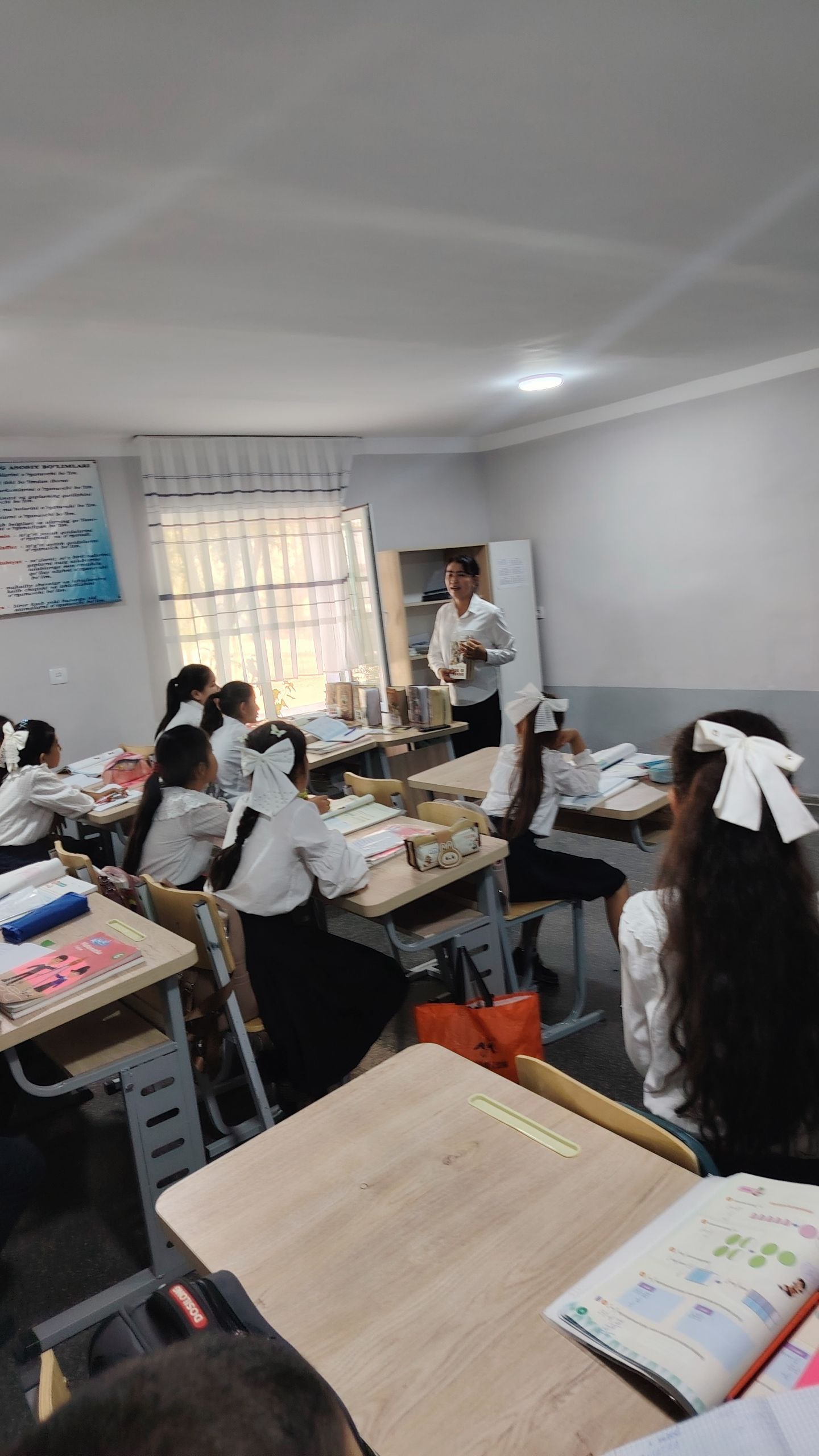 "Kitob bizning do`stimiz" nomli davra suhbati tashkil qilindi.