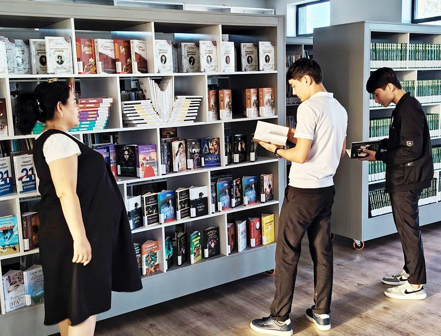 Doʻstlik tuman axborot-kutubxona markazi yangi binosiga kitobxonlar tashrifi kundan kunga ortib bormoqda