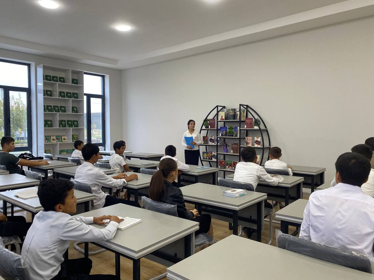 " Ustoz otangdek ulug' " shiori ostida davra suhbati oʻtkazildi