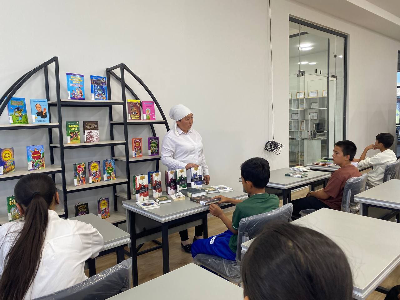 "Jadidlar yetishmaydi -Jadidlar" deb nomlangan davra suhbati tashkil qilindi.