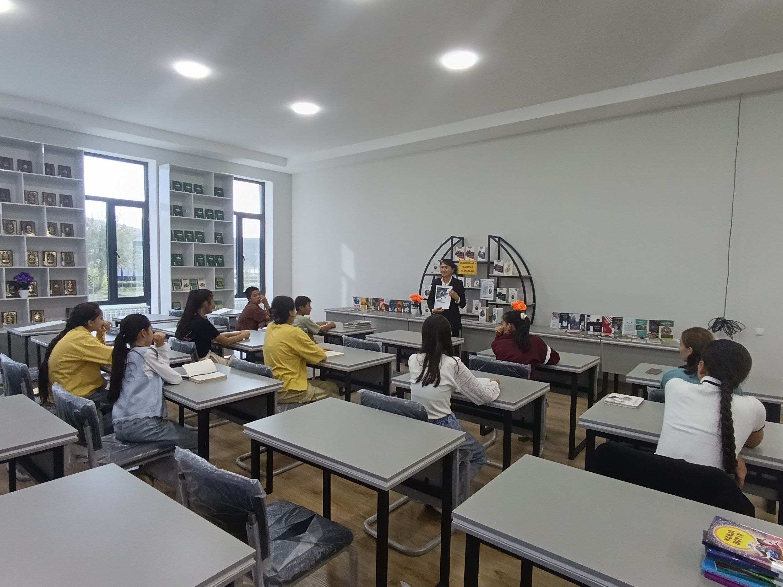 "Jadidlar maʼrifat dargʼalari" nomli davra suhbati oʻtkazildi.