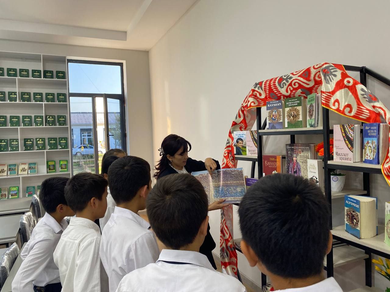 Milliy libos, millat ko'rki" nomli ko'rgazma tashkil qilindi.