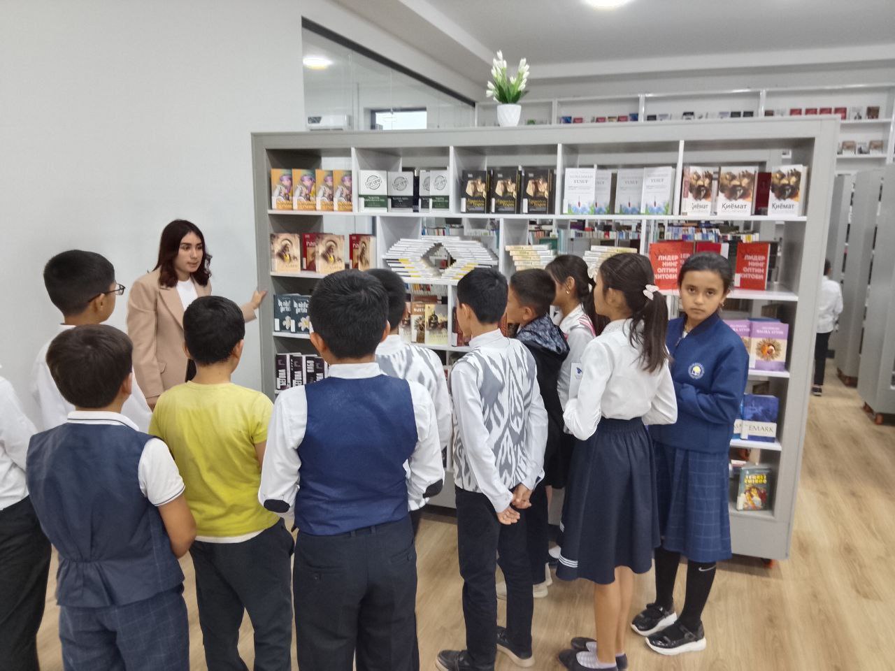 "Kitob bilan do'stlashamiz'' nomli sahoyat tashkil qilindi.