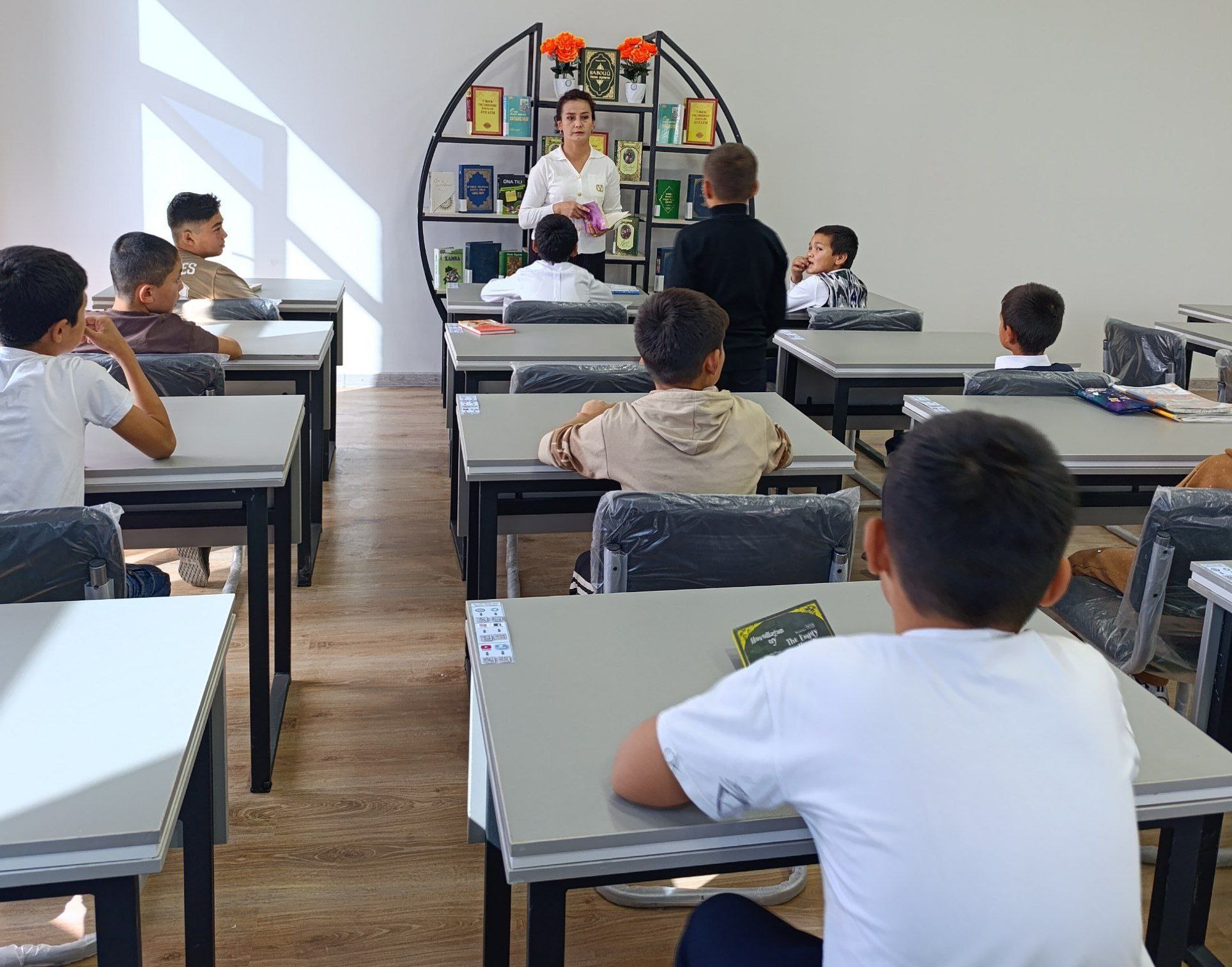 "Til bilimdonlari viktorinasi" tashkil qilindi.