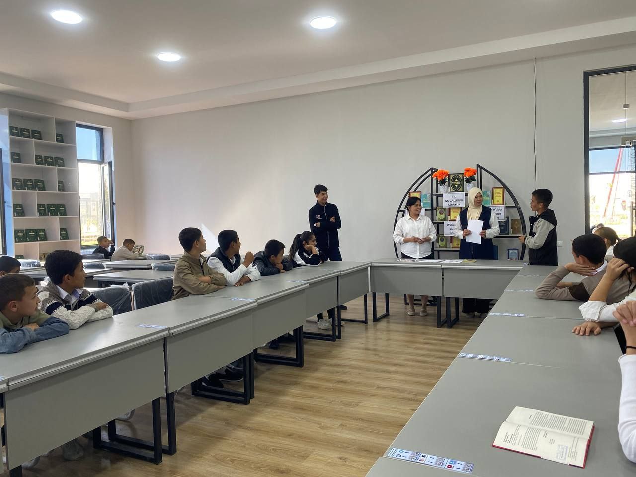 "Til go'zalligini asraylik" nomli davra suhbati tashkil etildi.