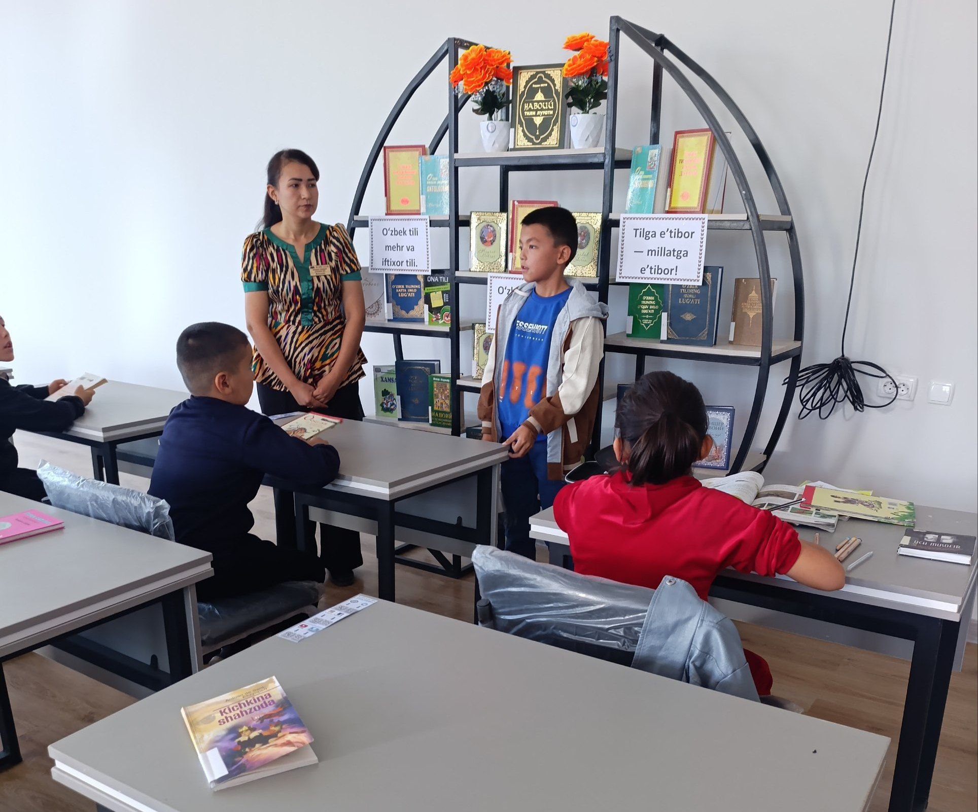 21-oktyabr  "O'zbek tiliga davlat tili maqomi berilgan kun" munosabati bilan kutubxonamizning yosh kitobxonlari ishtirokida davra suhbati tashkil etildi.