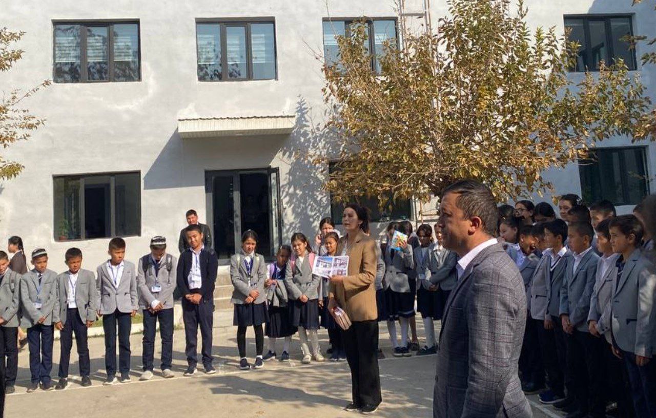 Ixtisoslashtirilgan maktab oʻquvchilariga Yangi axborot-kutubxona markazi faoliyati yaqindan tanishtirildi.