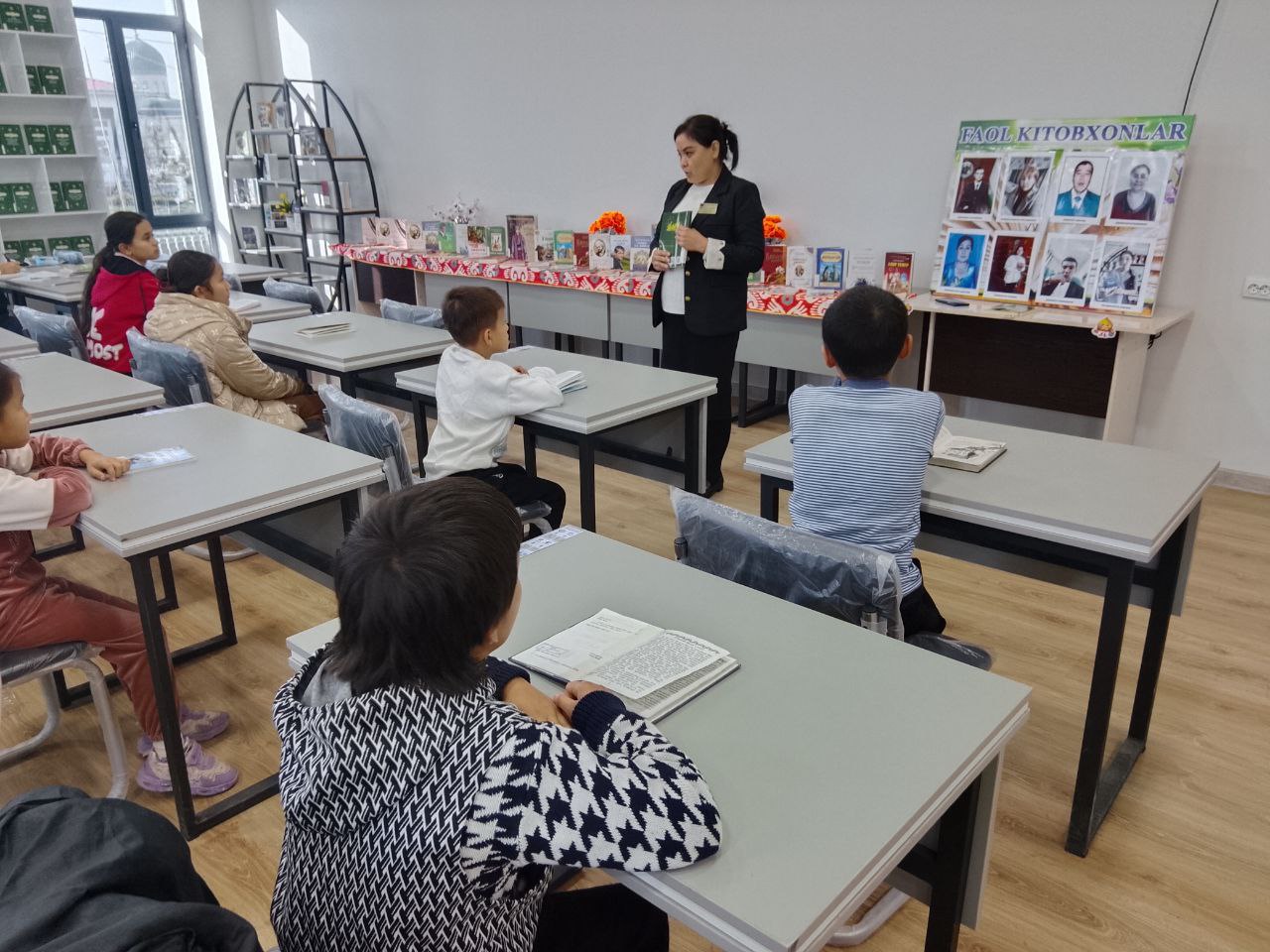 "Bir asar tarixi" nomli davra suhbati tashkil etildi.