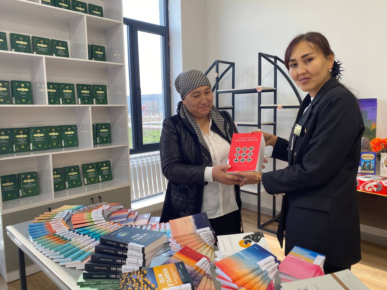 ʼʼYoshlar uchun 1000 kitob ʼʼ loyihasi doirasida 27 nom 270 nusxadagi kitoblarga texnik va ilmiy ishlov berilib, xizmat ko`rsatish bo`limiga chiqarildi.