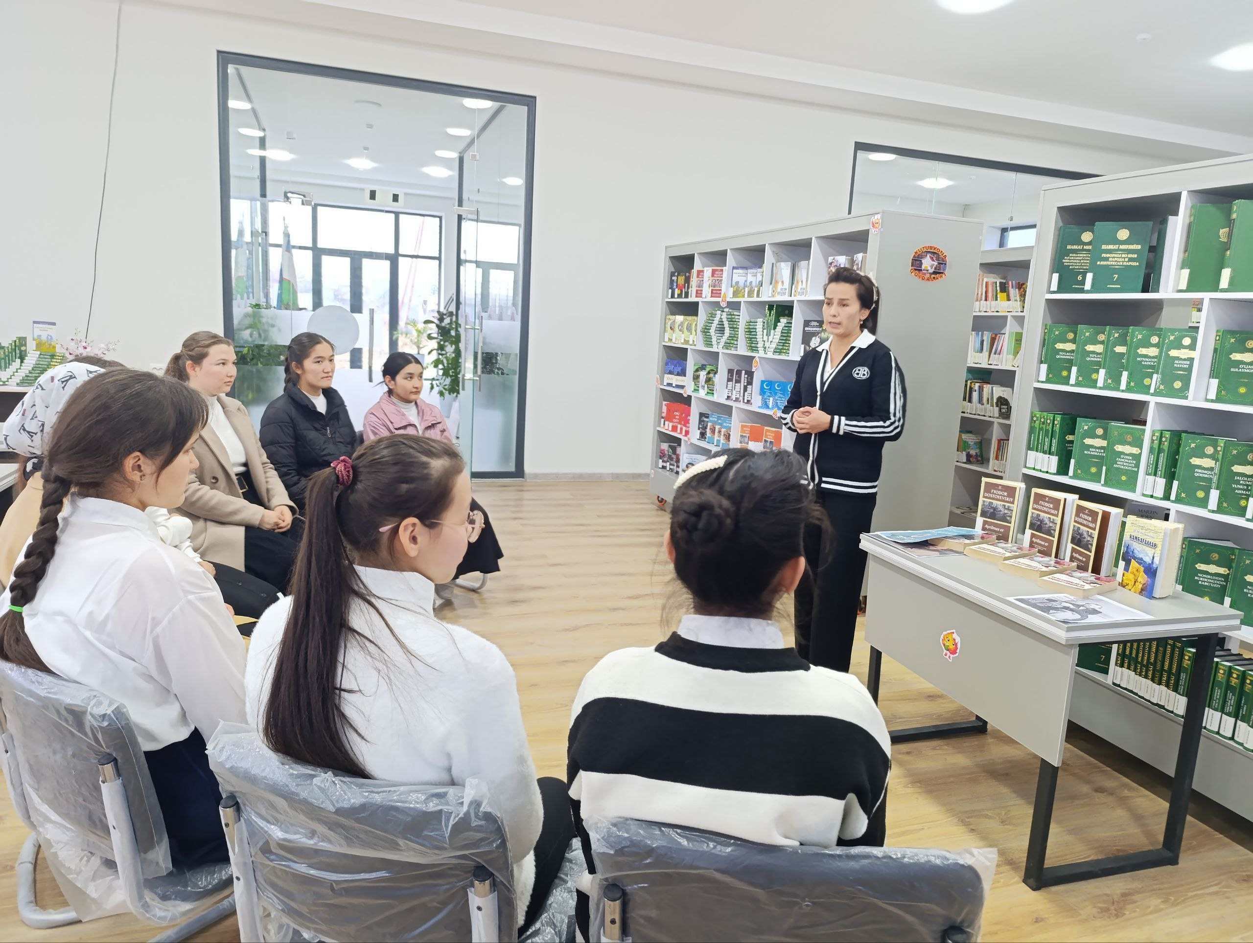 Fyodor Dostoyevskiy tavalludining 204 yilligi munosabati bilan kutubxonamizning faol kitobxonlari ishtirokida davra suhbati tashkil qilindi.