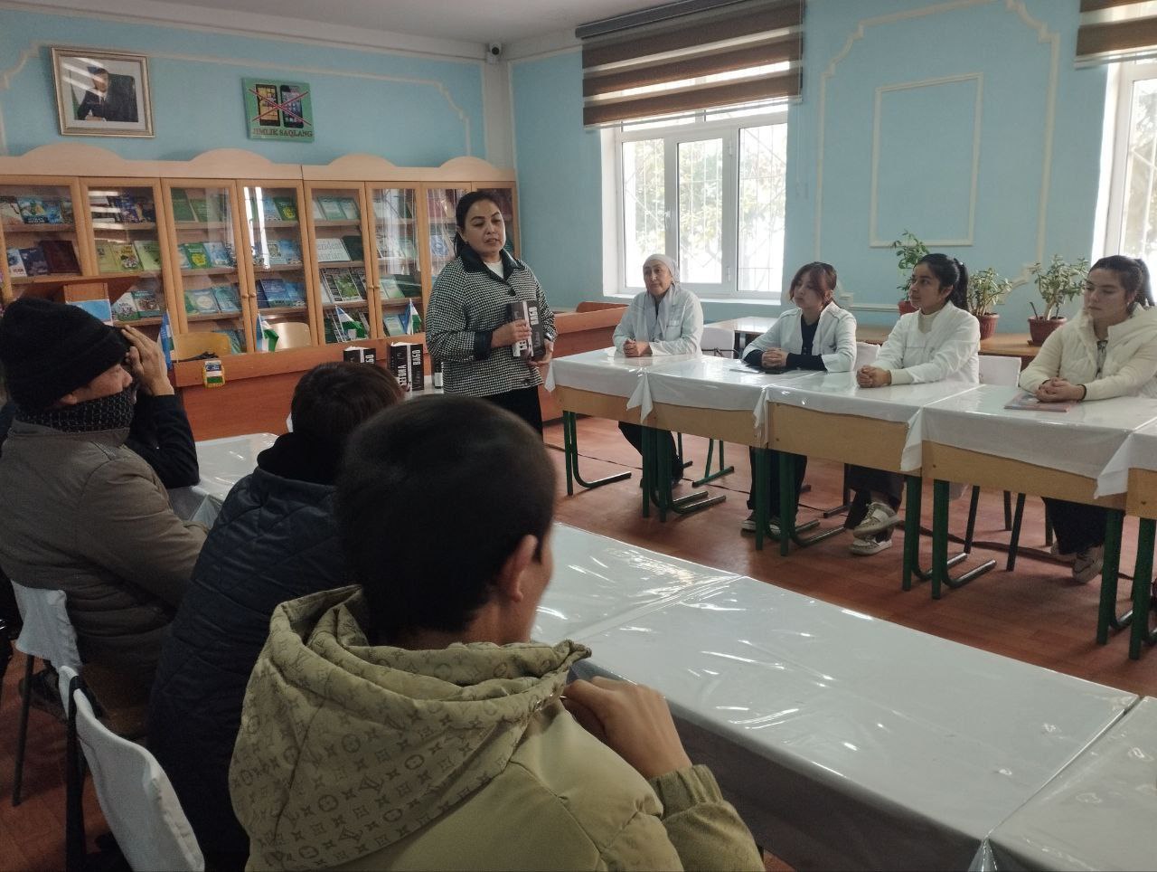 "Jahon adabiyotida Kamyu fenomeni" nomli davra suhbati tashkil etildi.