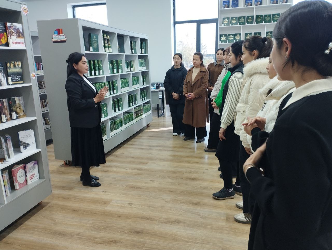 "Kutubxona bo'ylab ma'rifiy sayohat" nomli ekskursiya tashkil qilindi.