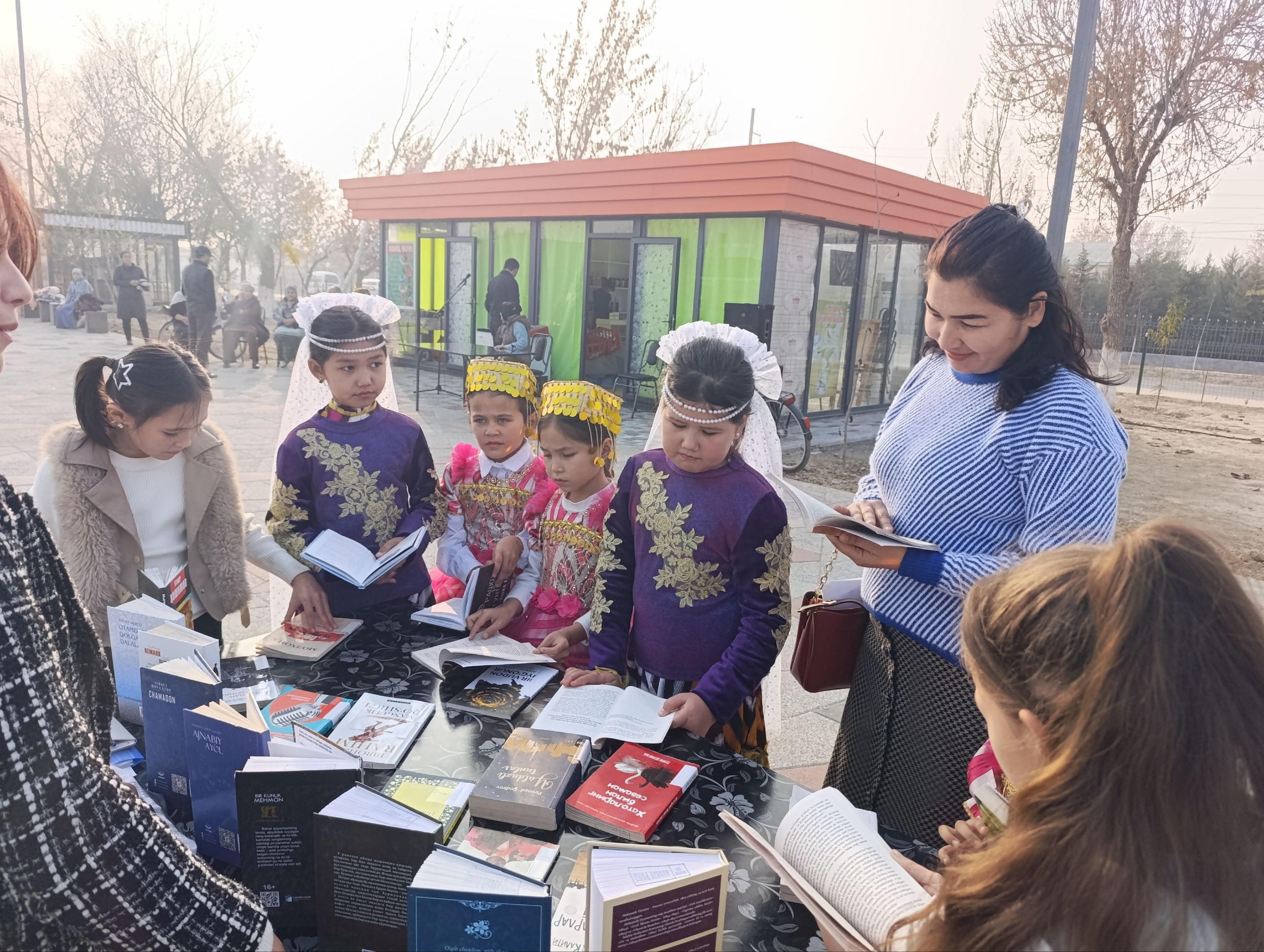 "Kitobim nurli oftobim" nomli adabiyot koʻrgazmasi tashkil qilindi.