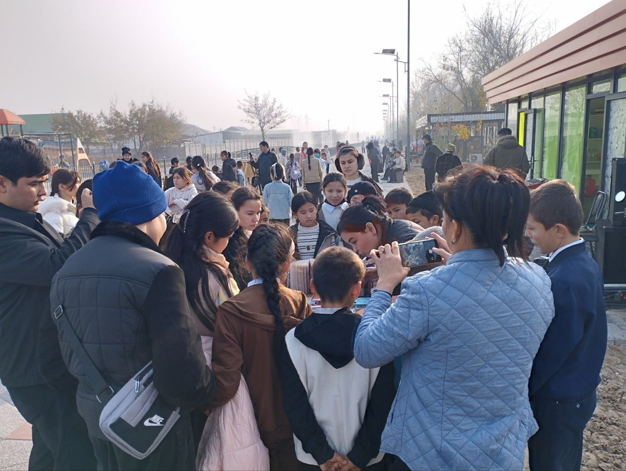 "Kitob -  ma'naviyat va ma'rifat manbai" nomli kitoblar ko'rgazmasi tashkil etildi .