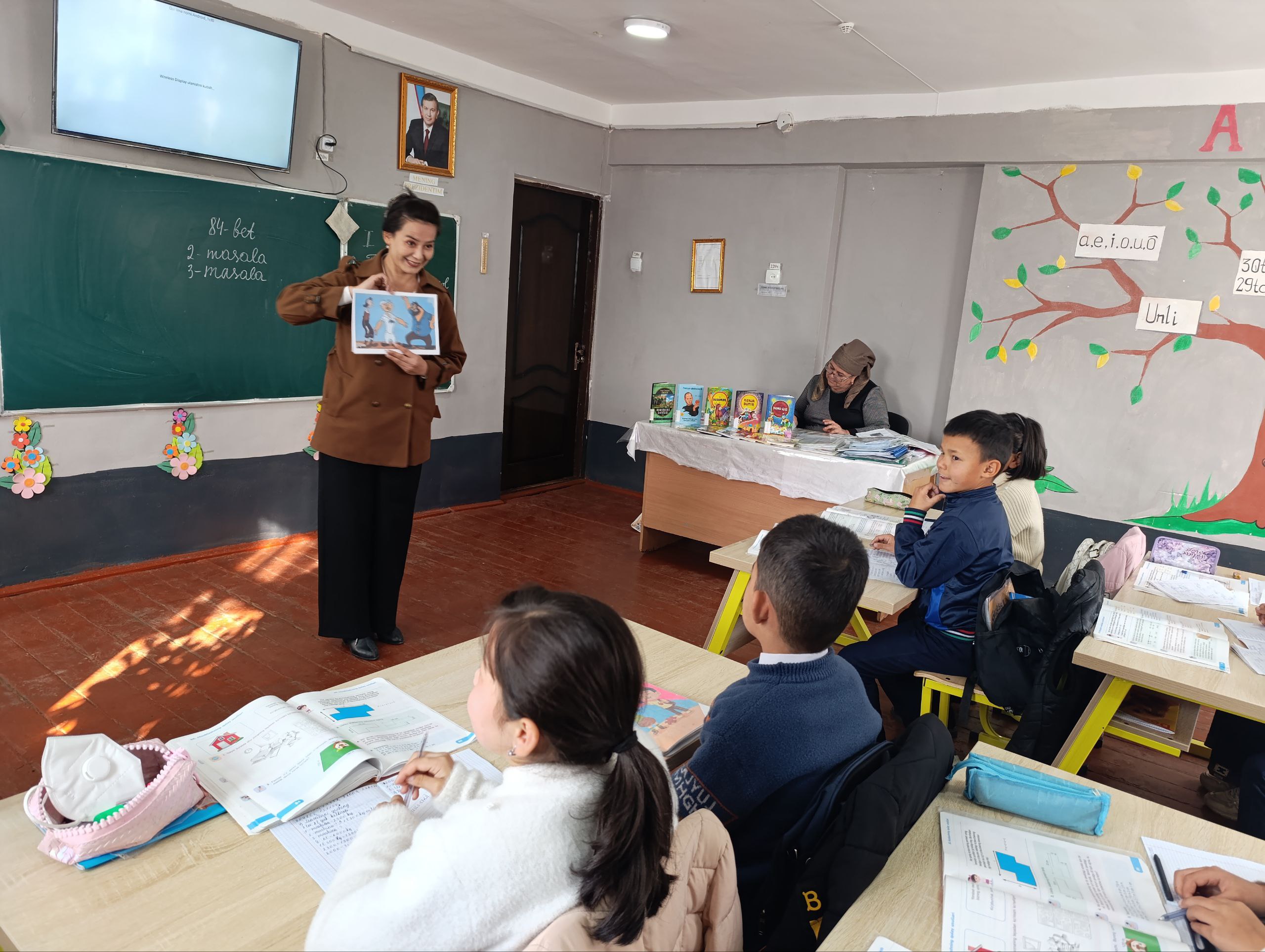 "Kitob mutolaasi insonga zavq bagʻishlaydi" nomli davra suhbati oʻtkazildi.