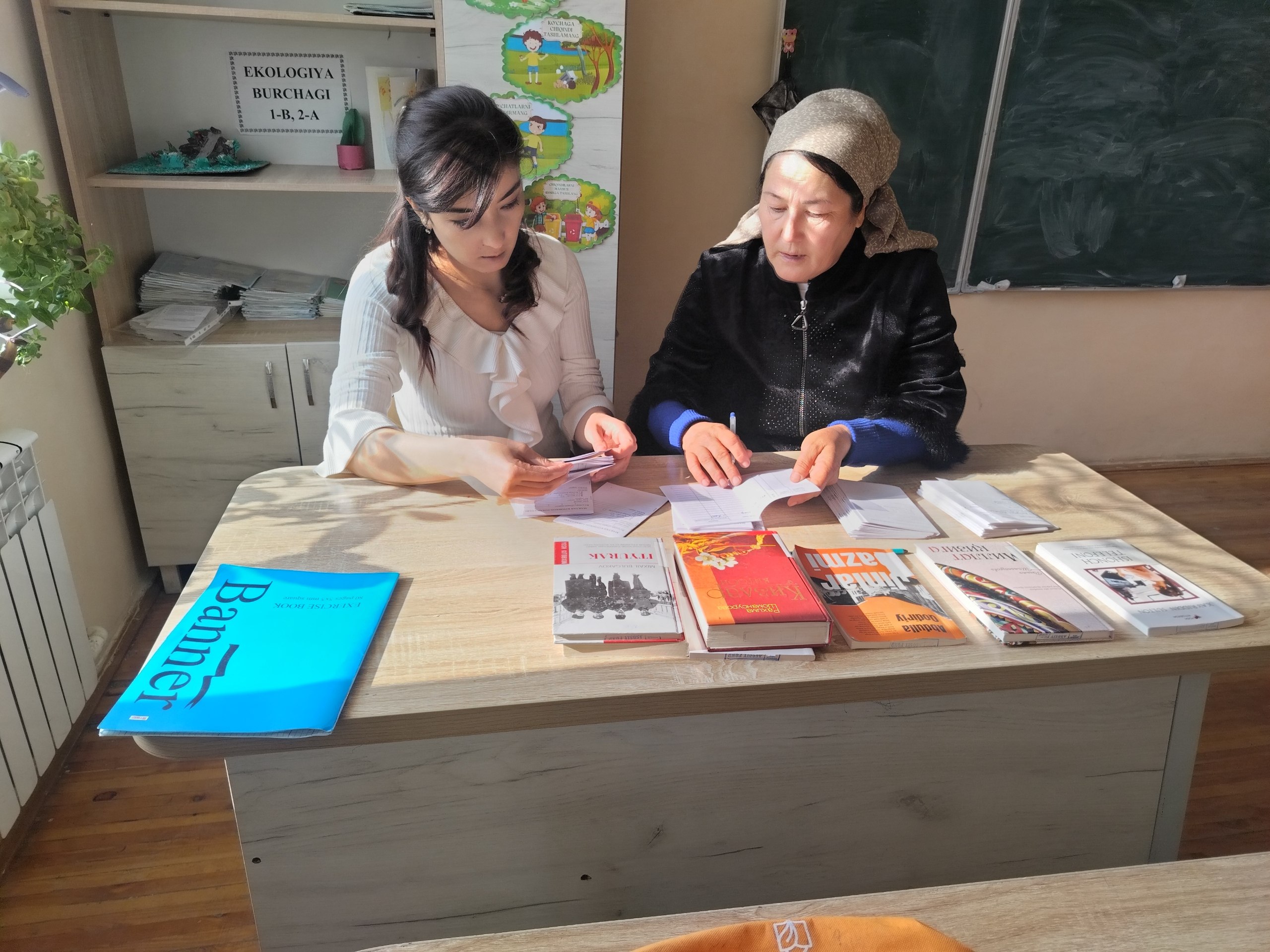 17-umumiy o‘rta ta‘lim maktabi kutubxona mudirasiga amaliy-uslubiy yordam ko‘rsatildi.