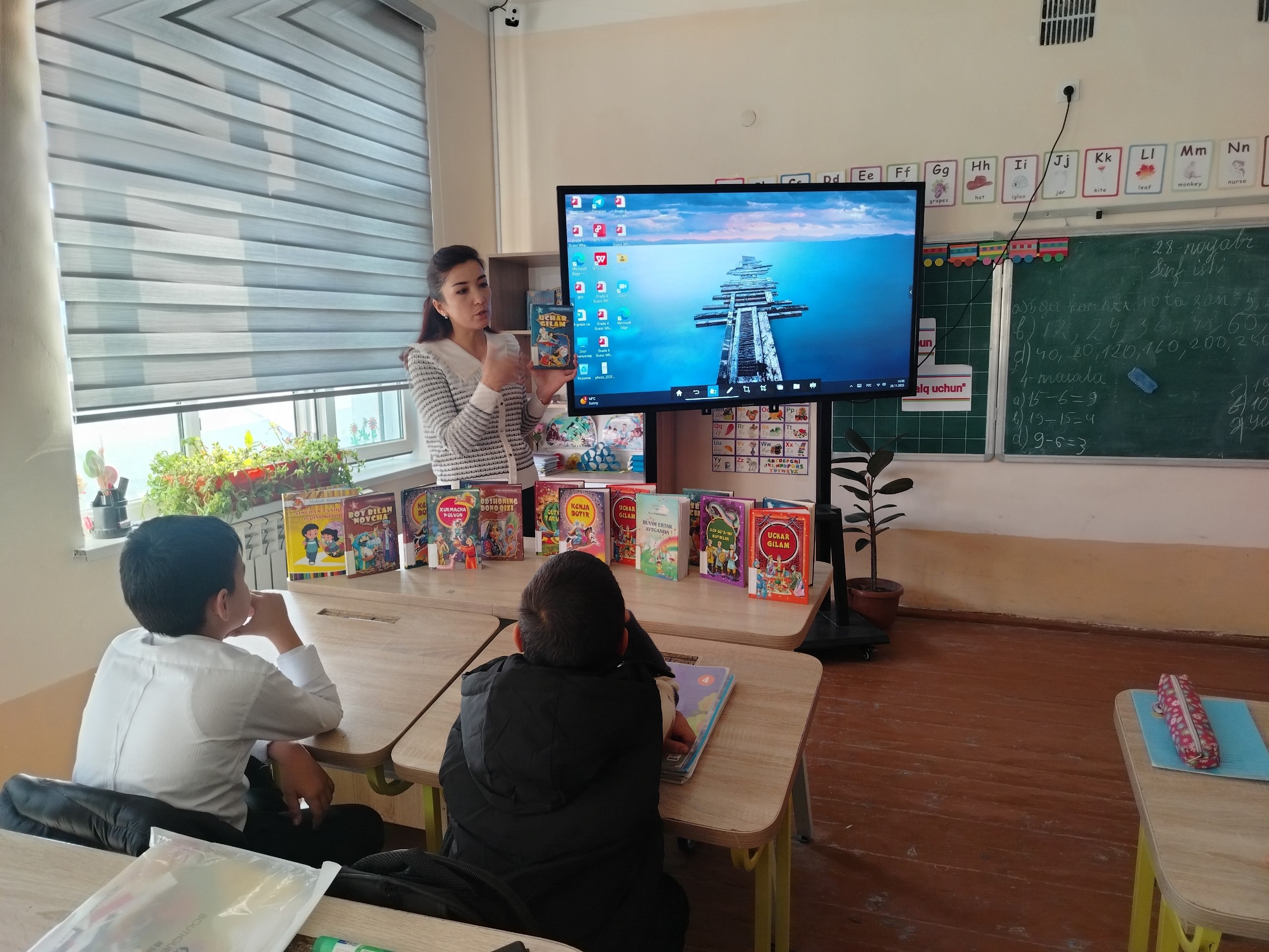 2-umumiy o'rta ta'lim maktabida 4-sinf oʻquvchilari uchun kitoblar ko'rgazmasi tashkil qilindi.