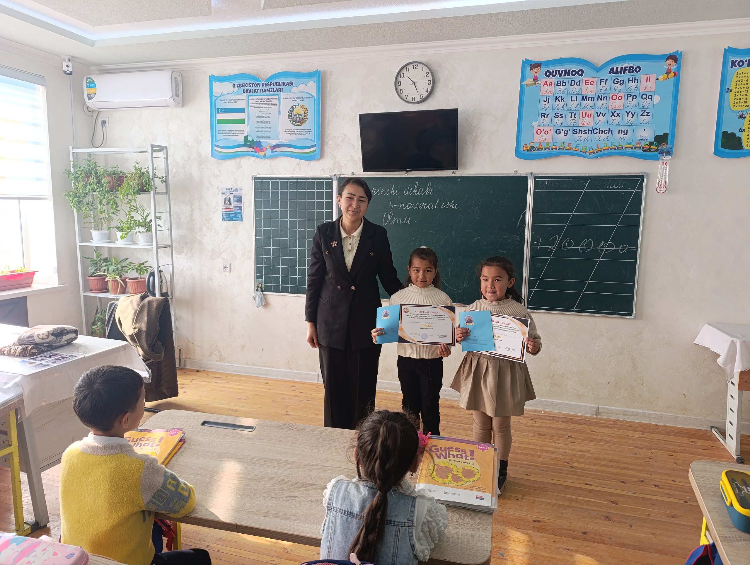 "Susambil" ertagi va boshqa qator ertaklardan parchalar aytib oʻtildi.