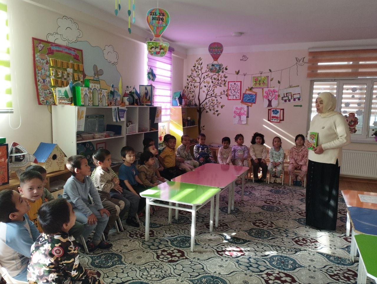 "Buvim aytgan ertaklar" shiori ostida  davra suhbati tashkil etildi.