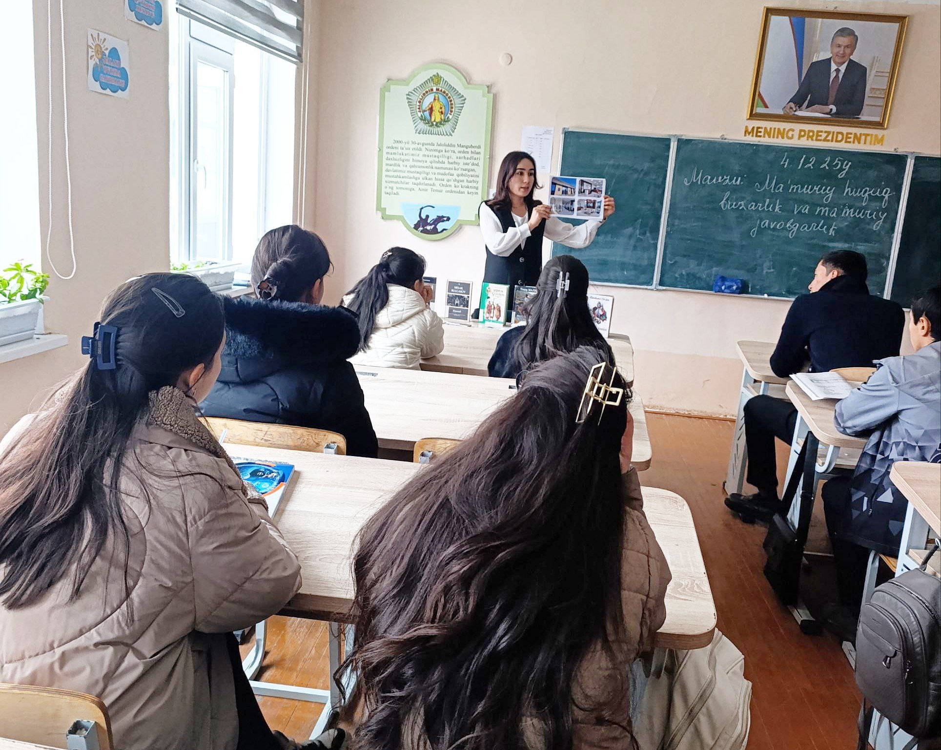 "Bir asar tarixi'' shiori ostida davra suhbati tashkil etildi.