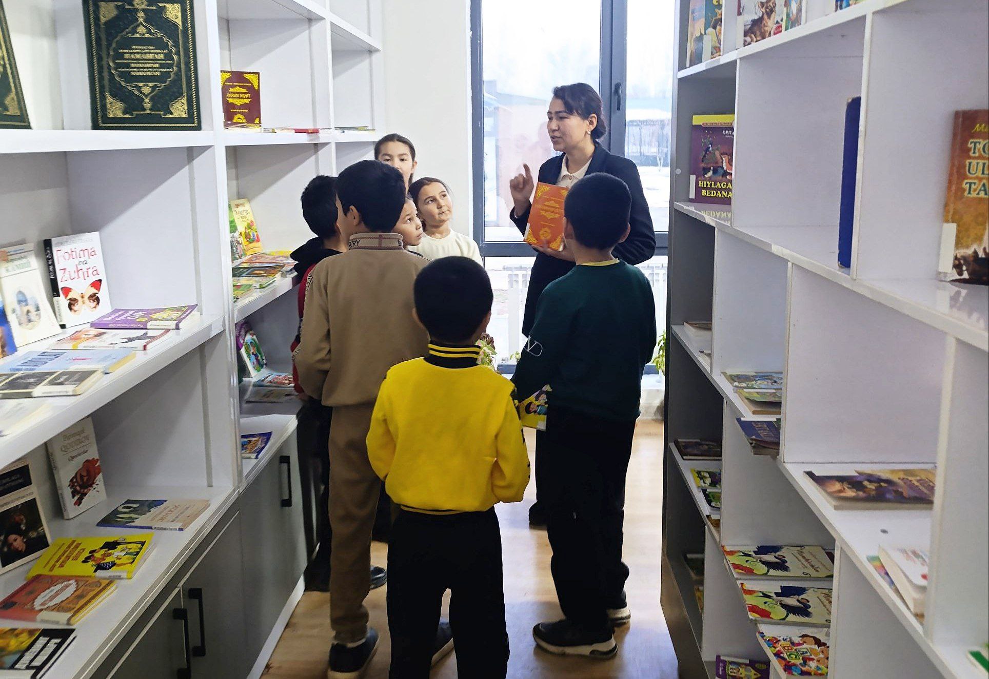 "Kitoblar olamiga" sayohat tashkil etildi.