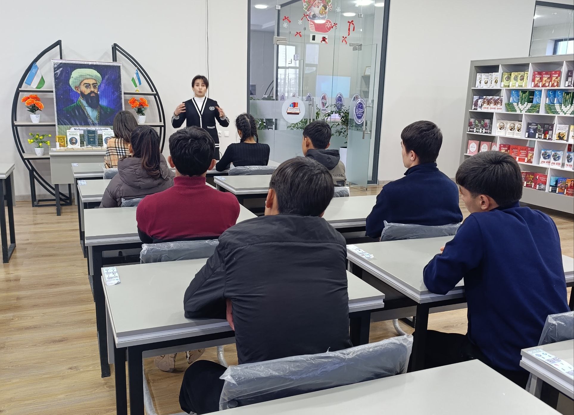 "Har millat oʻz tili, ila faxr etar" mavzusida davra suhbati oʻtkazildi.