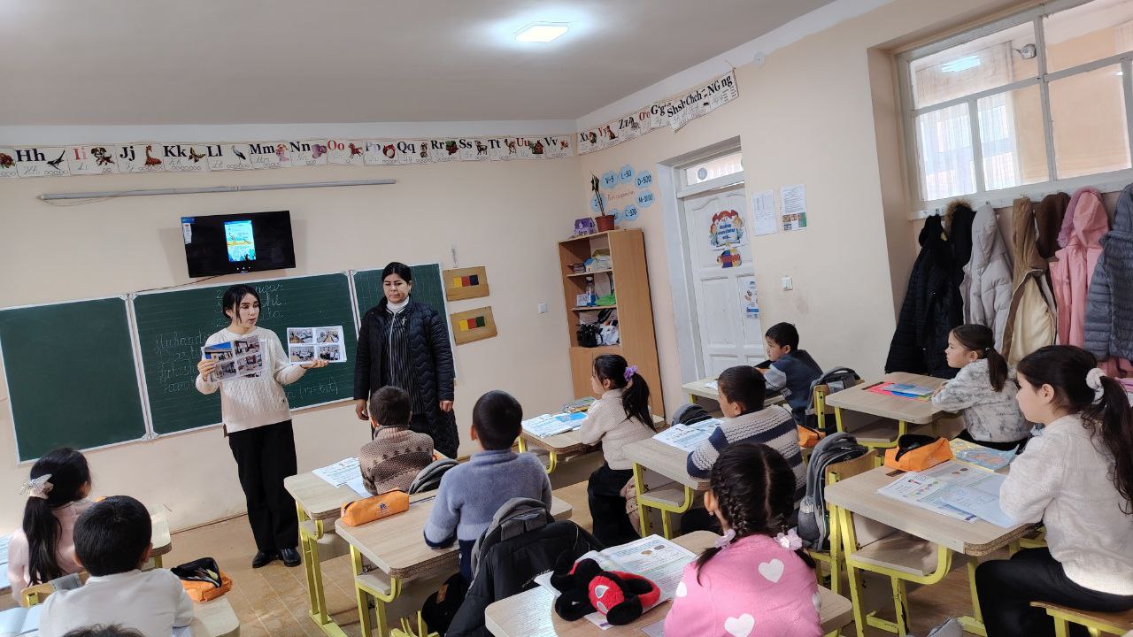 16-umumiy oʻrta ta'lim maktabining 2-sinf o'quvchilariga kutubxona targ`ibot qilindi