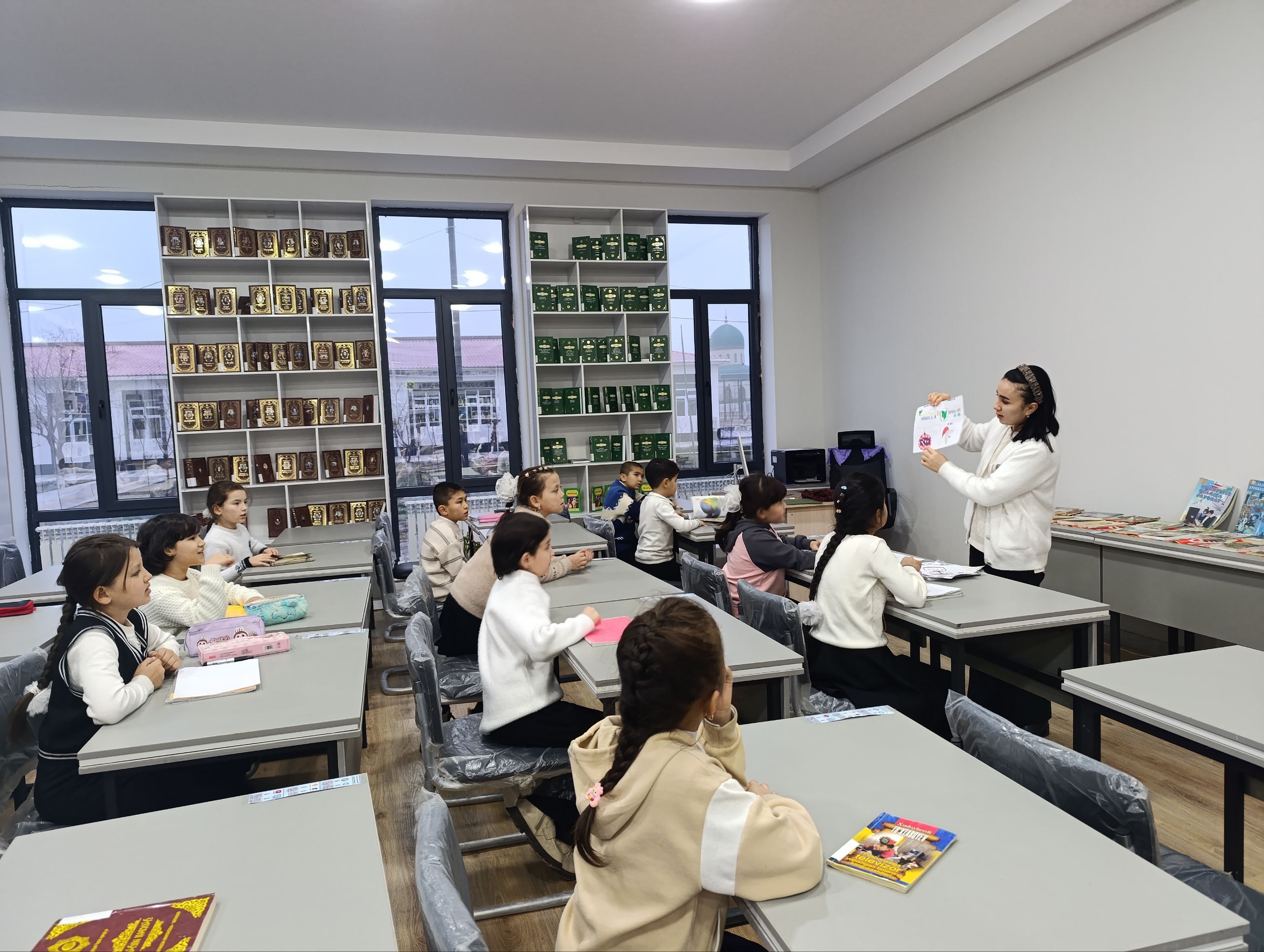 “Mening sevimli ertak qahramonim” nomli rasmlar tanlovi tashkil etildi.