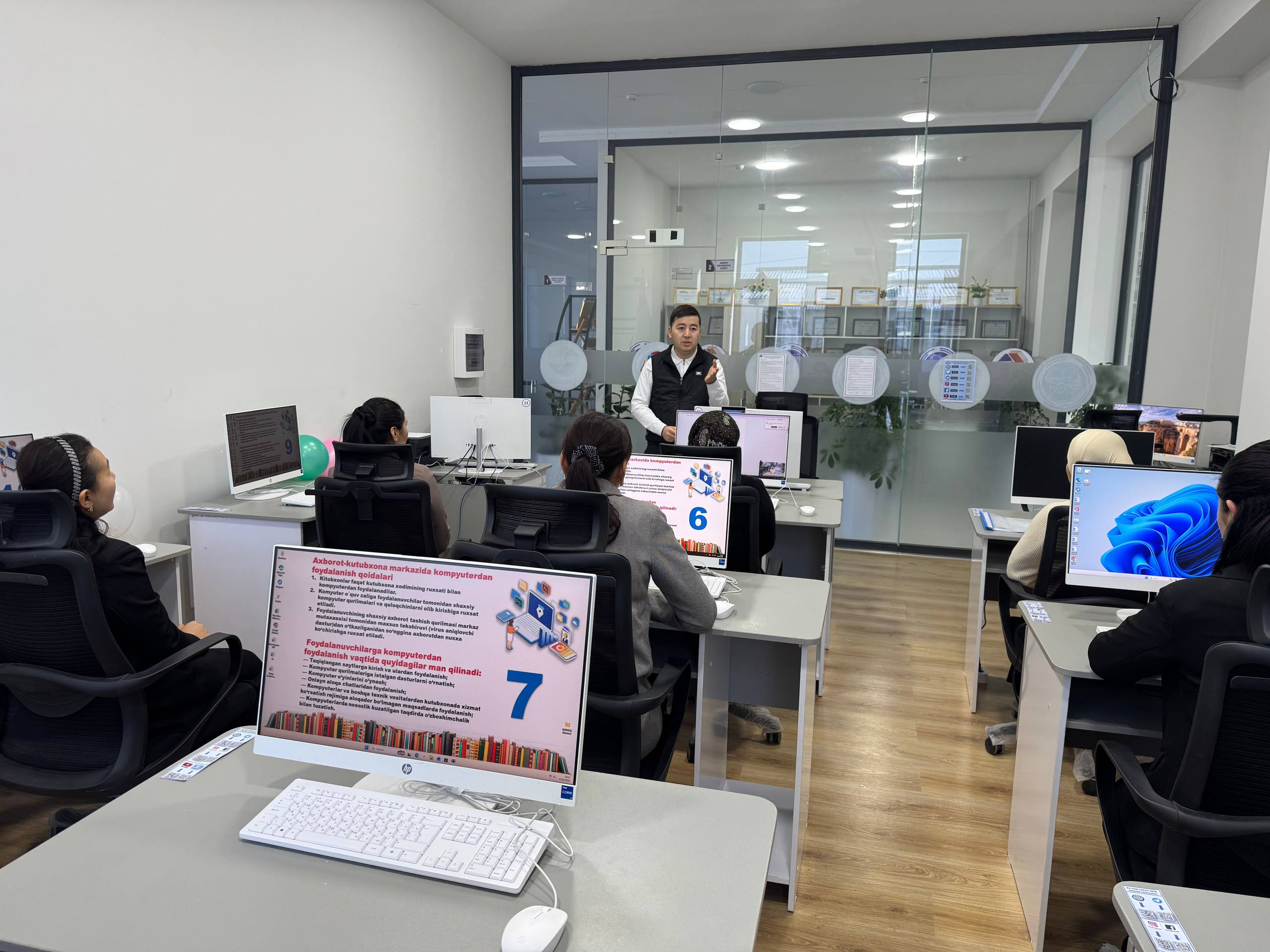 TAKM xodimlarining kompyuter savodxonligini oshirish maqsadida navbatdagi mahorat darsi tashkil etildi.