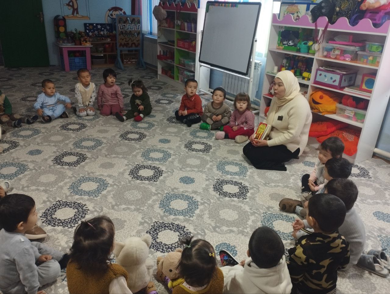 “Buvim aytgan ertaklar” shiori ostida davra suhbati tashkil etildi.