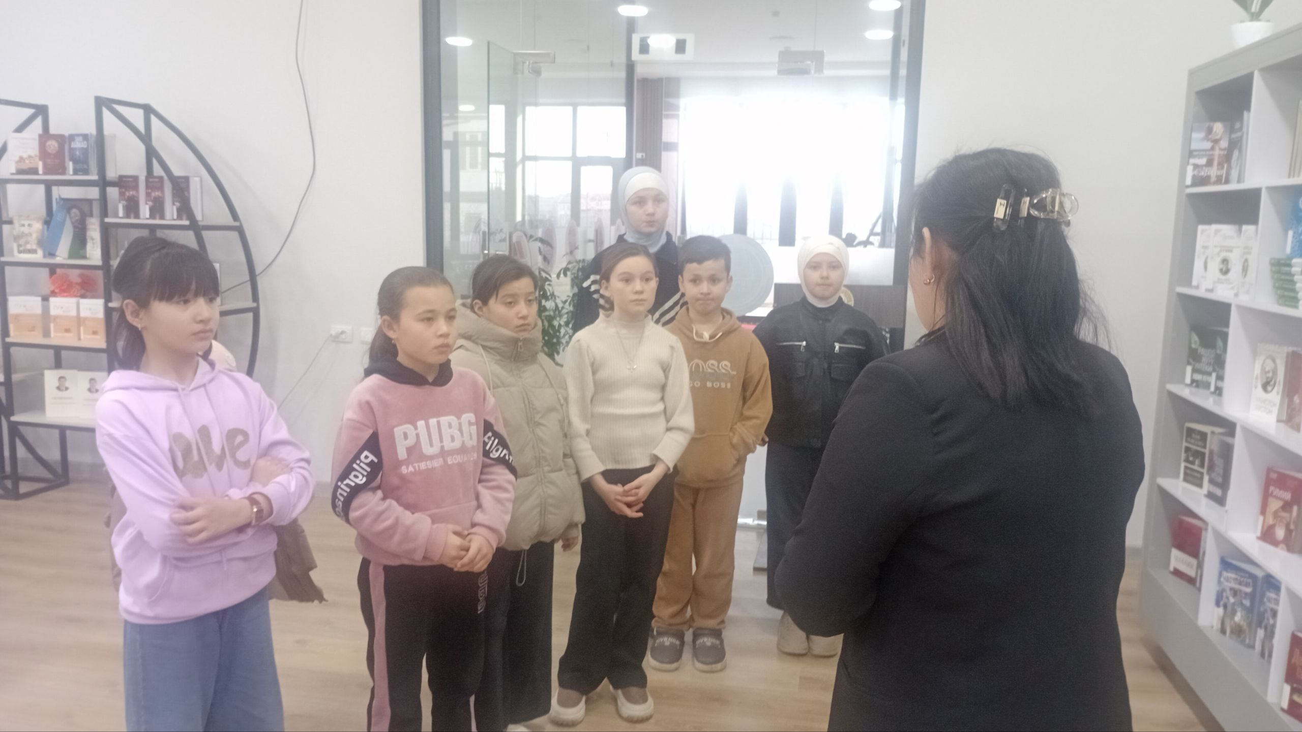 “Kitob va bilim sari bir qadam” nomli sayohat tashkil etildi.