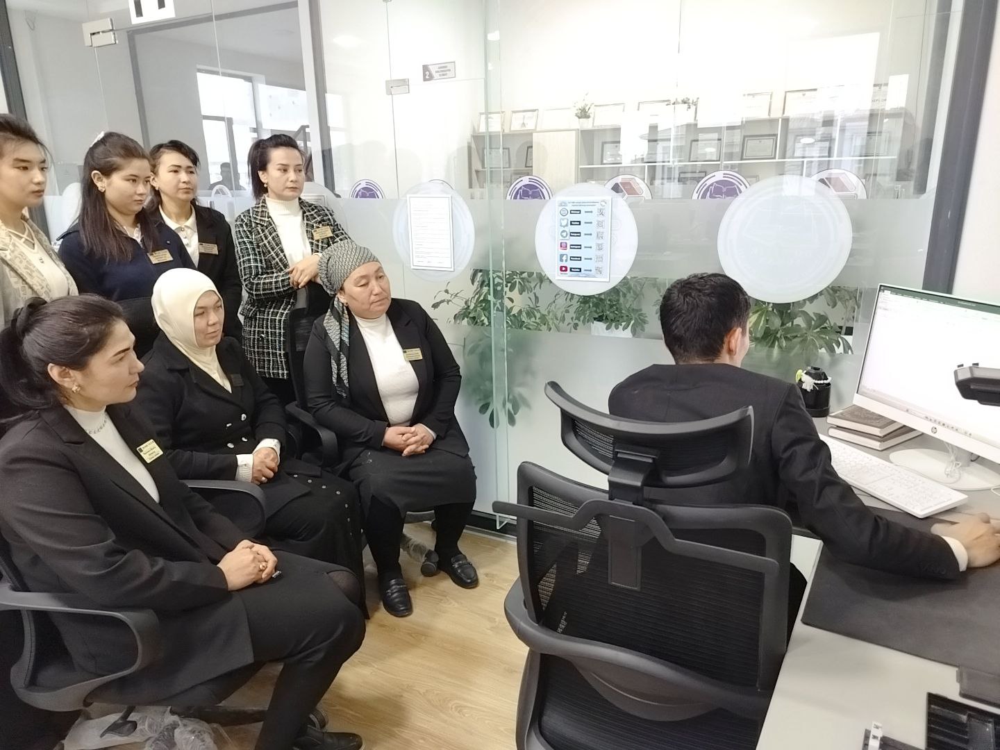 TAKM xodimlarining kompyuter savodxonligini oshirish maqsadida navbatdagi mahorat darsi boʻlib oʻtdi.