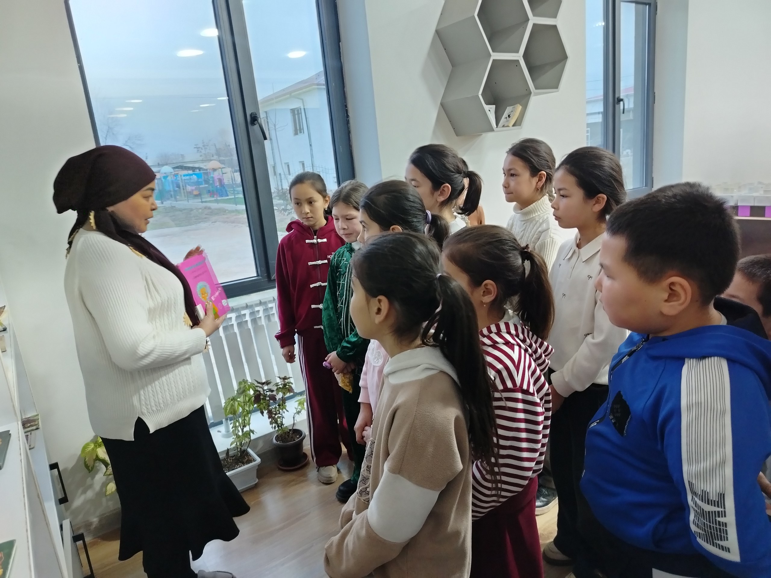 “Sahifalar sehriga sayohat”deb nomlangan qiziqarli sayohat tashkil etildi.