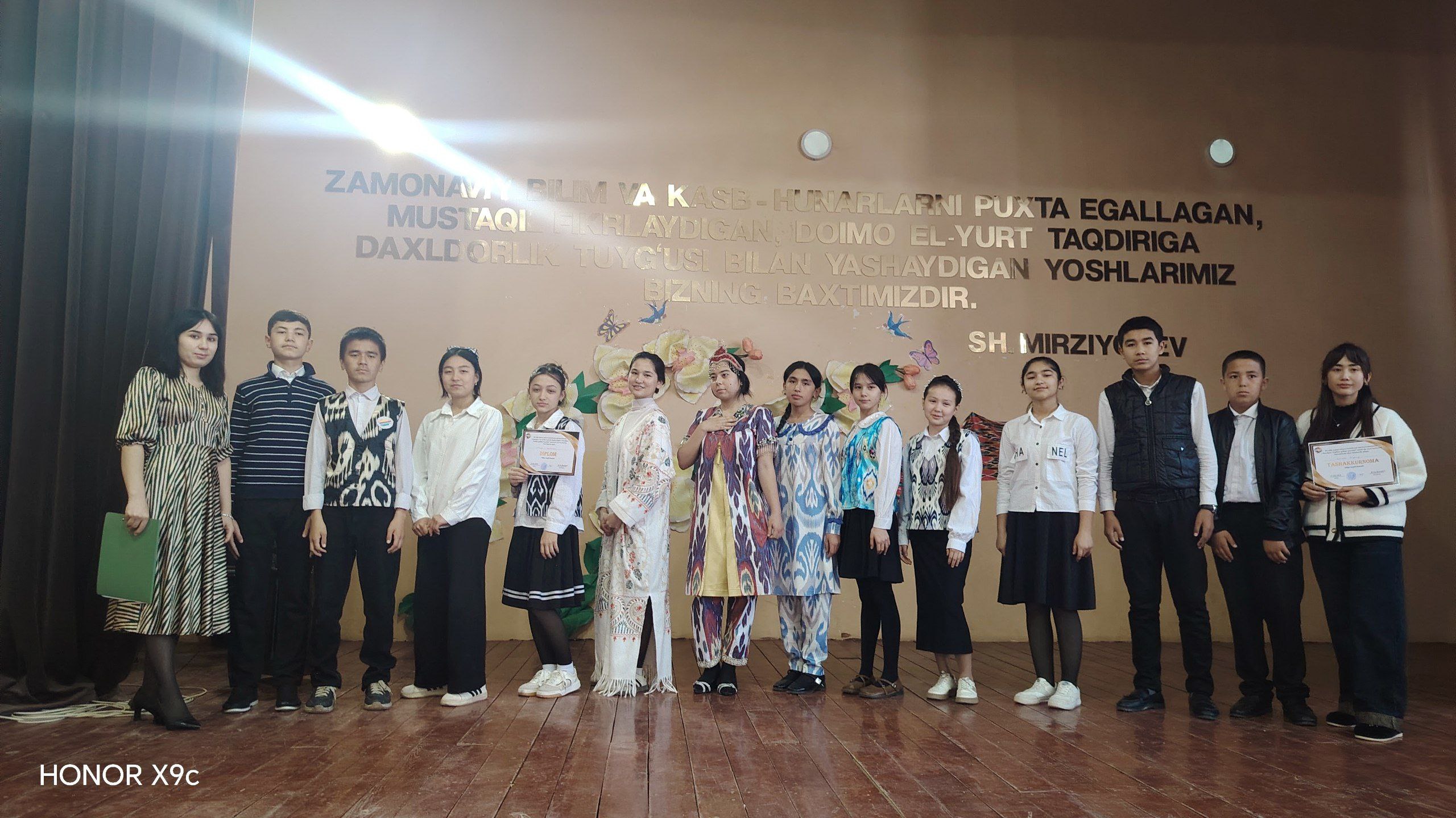 “Zulfiya – qalblar kuychisi” nomli she’riyat kechasi va kitoblar ko‘rgazmasi tashkil etildi.